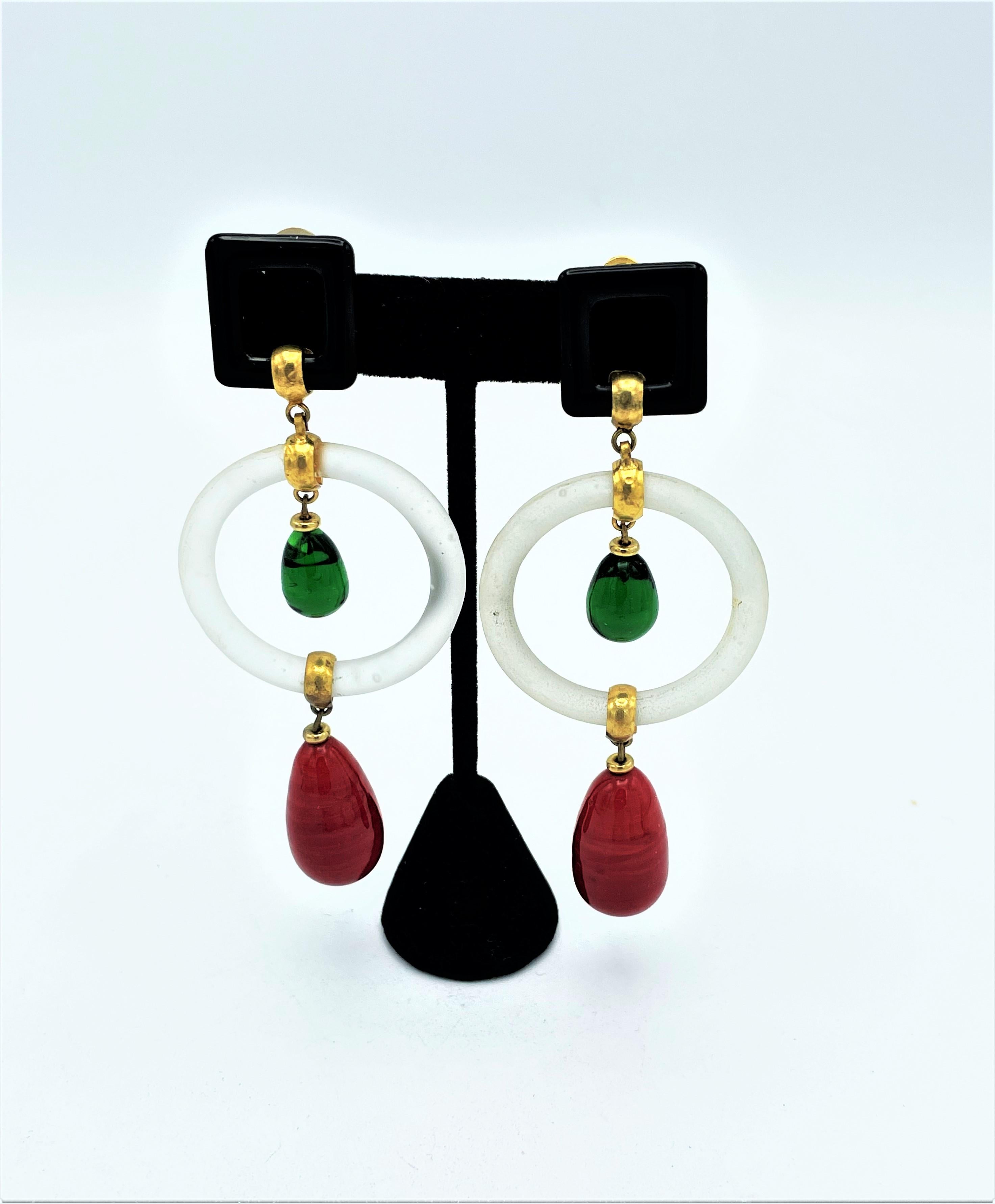 Mixed Cut Chanel clip-on earring, consisting of 4 parts, square, circle and drop, 1960s For Sale