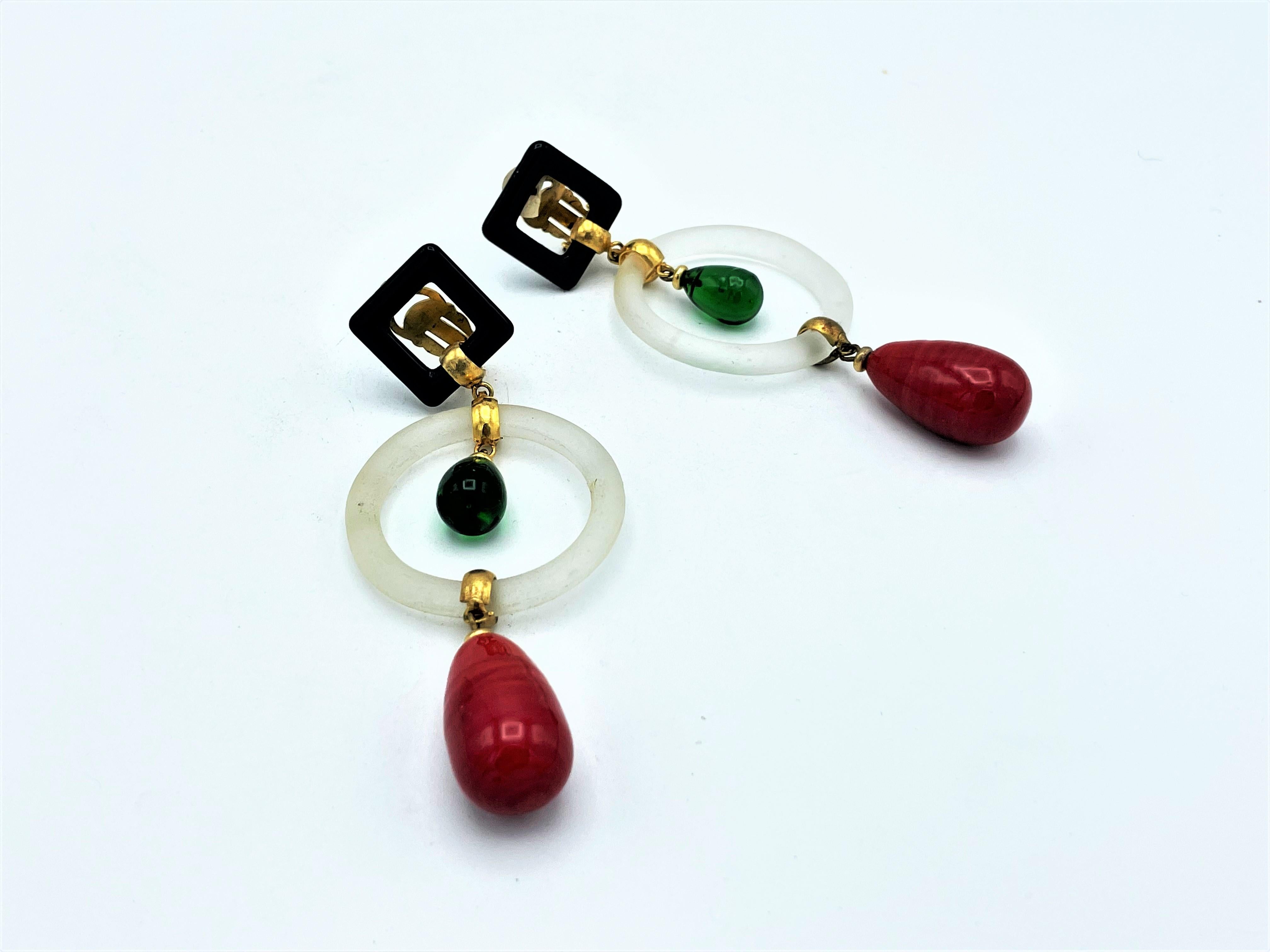 Orecchino Chanel a clip, composto da 4 parti, quadrato, cerchio e goccia, anni '60 In condizioni ottime in vendita a Stuttgart, DE