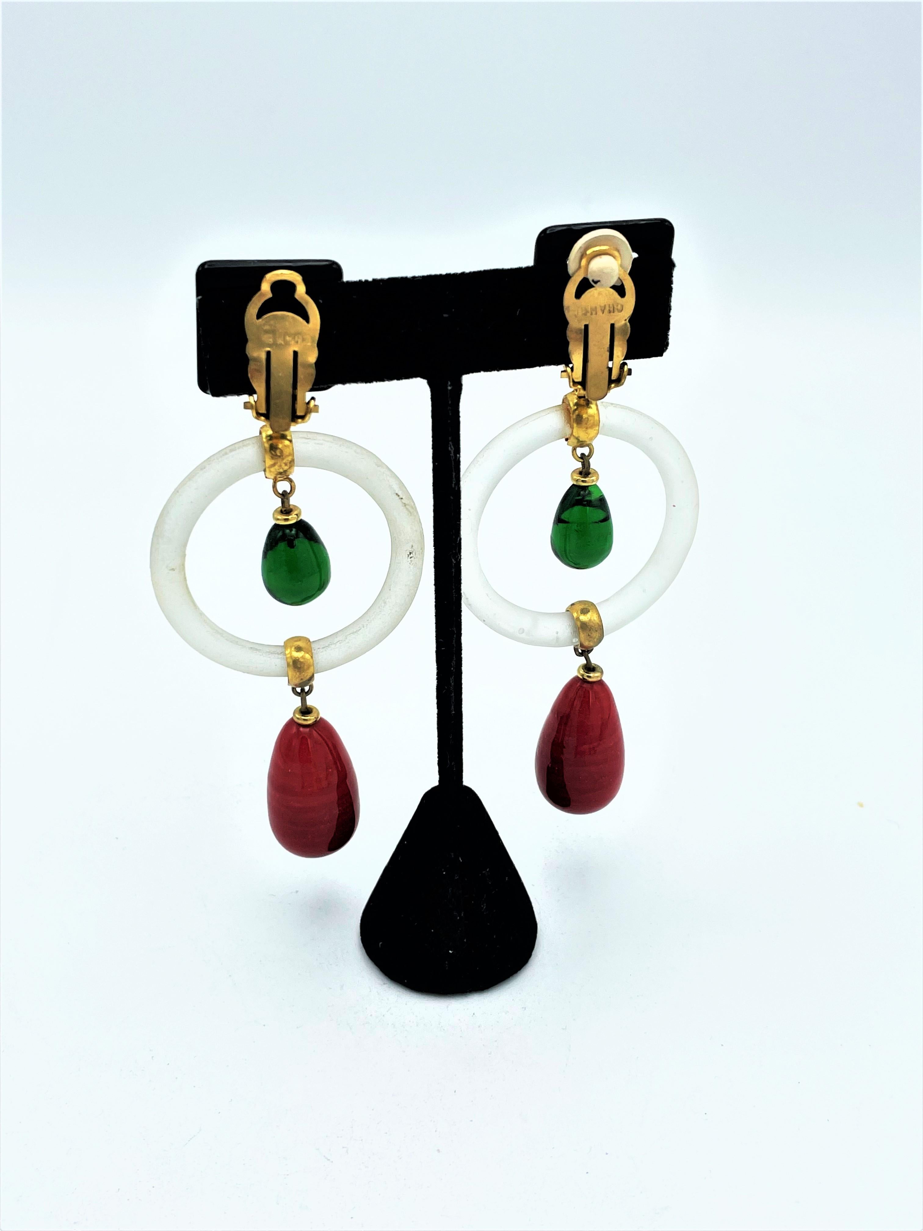 Boucles d'oreilles à clips Chanel, composées de 4 parties, carrées, en forme de cercle et de goutte, années 1960 en vente 2