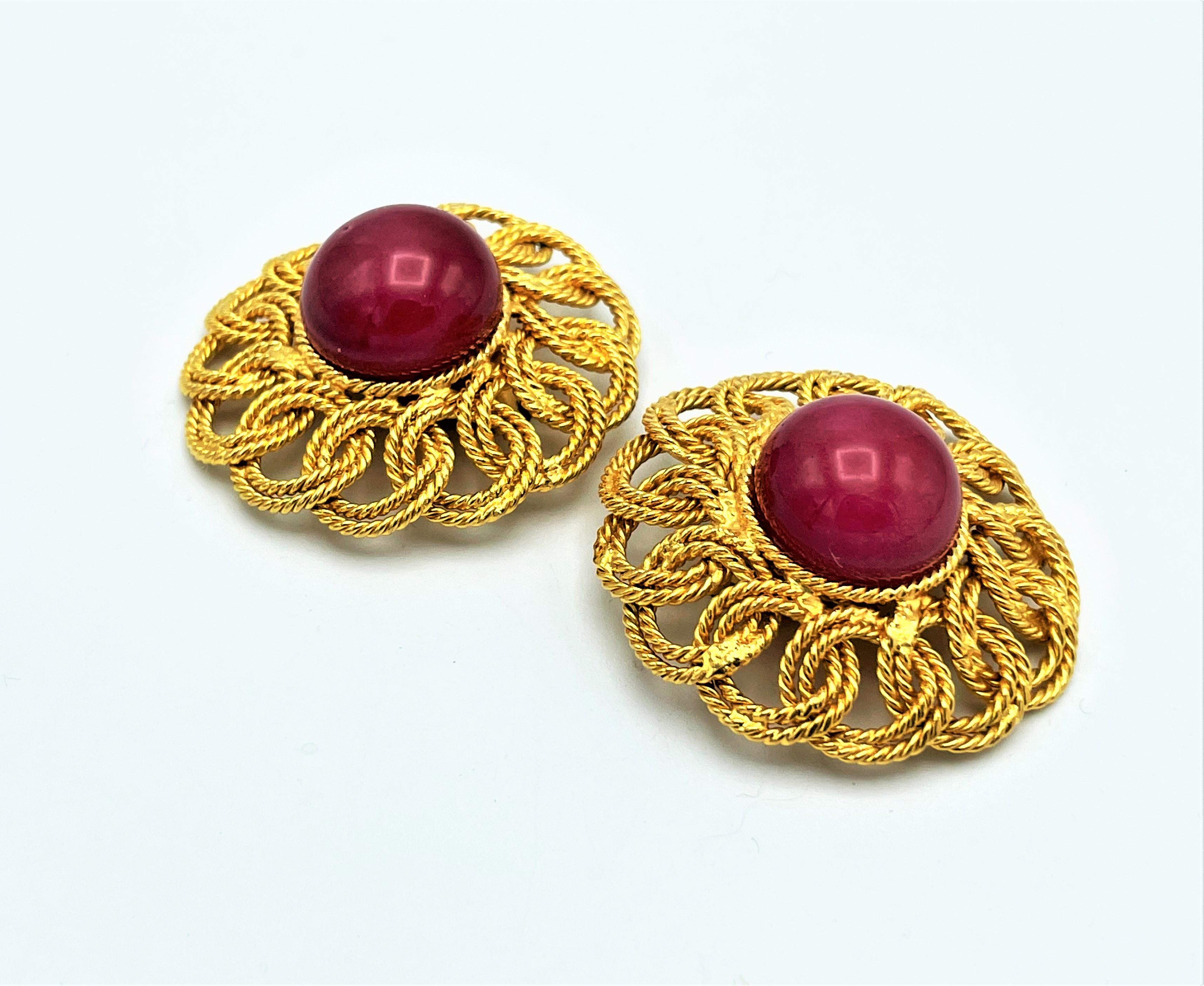 Round Cut CHANEL clip-on earring designed  by V. de Castellane 1992/93 Paris, gold plated  For Sale