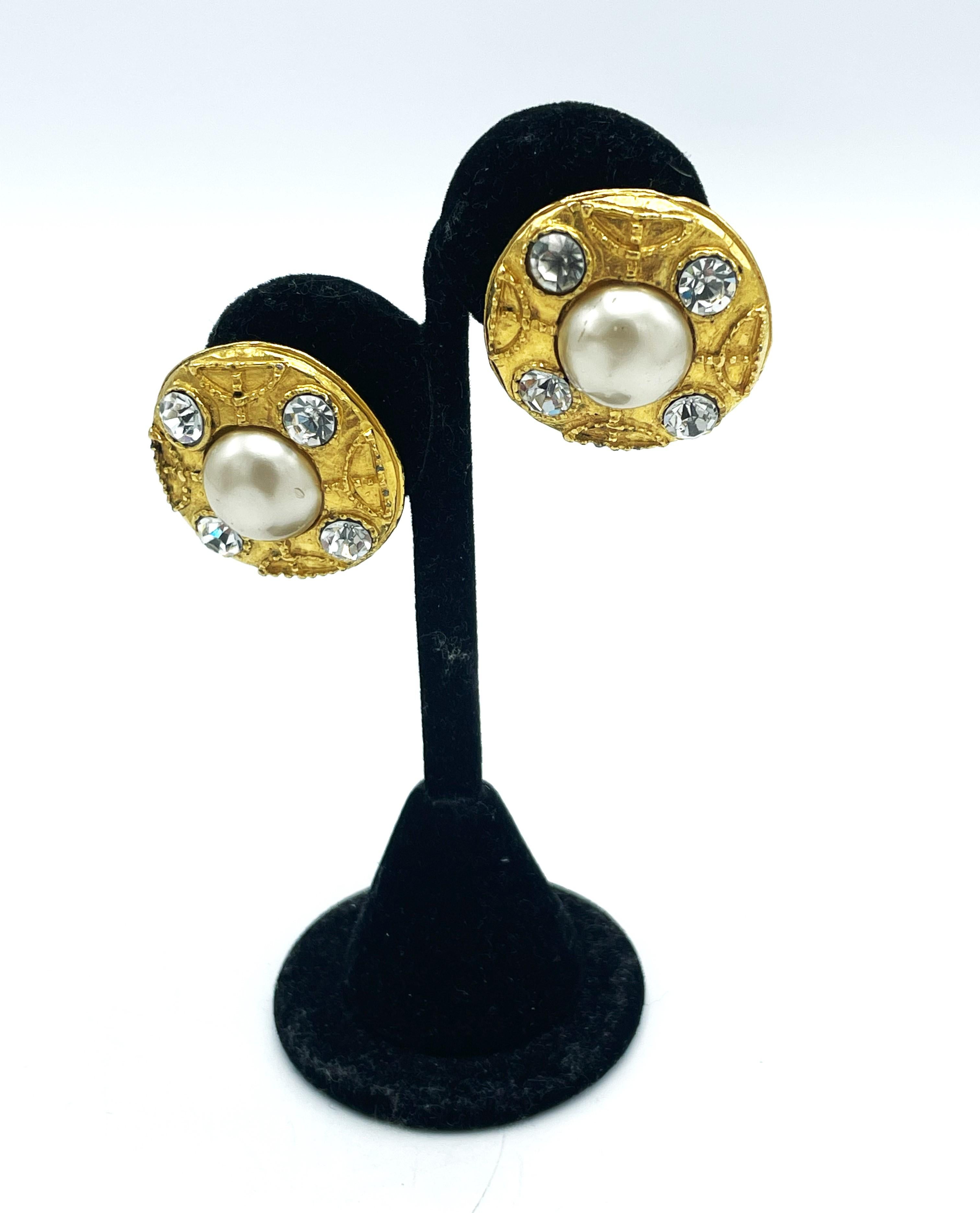 CHANEL CLIP-ON EARRING, früher seltener Ohrclip aus den 1970/80er Jahren, 24 Karat vergoldet (Baguetteschliff) im Angebot