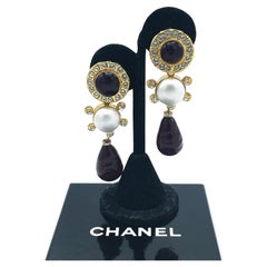 Chanel Ohrclips an Ohrring, dunkelroter Gripoix, Faux peal, vergoldet 1980er Jahre