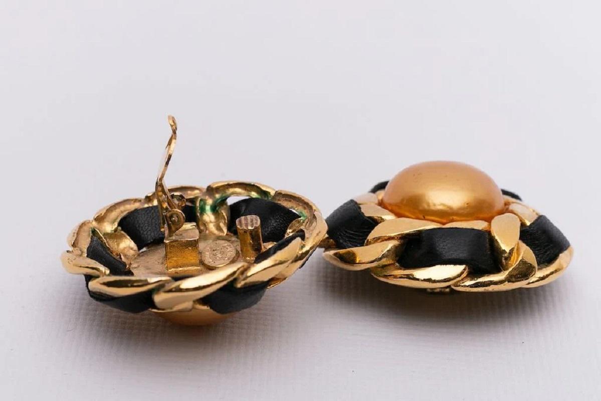 Women's Chanel Clip-on Earrings in Gilted Metal, Cabochon & Leather, 1990s For Sale