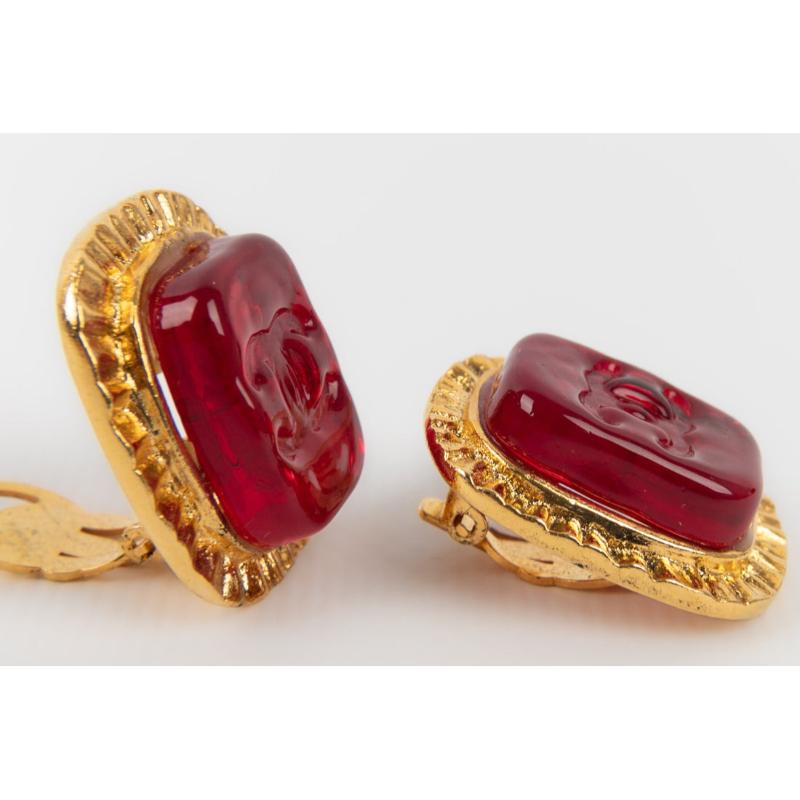 Women's Chanel Clip-on Earrings in Golden Metal with Glass Paste Cabochons Spring, 1993