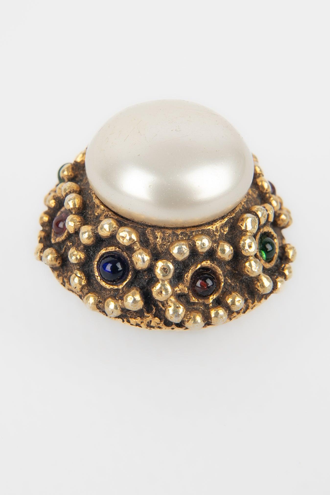 Orecchini a clip Chanel con perle in costume In condizioni ottime in vendita a SAINT-OUEN-SUR-SEINE, FR