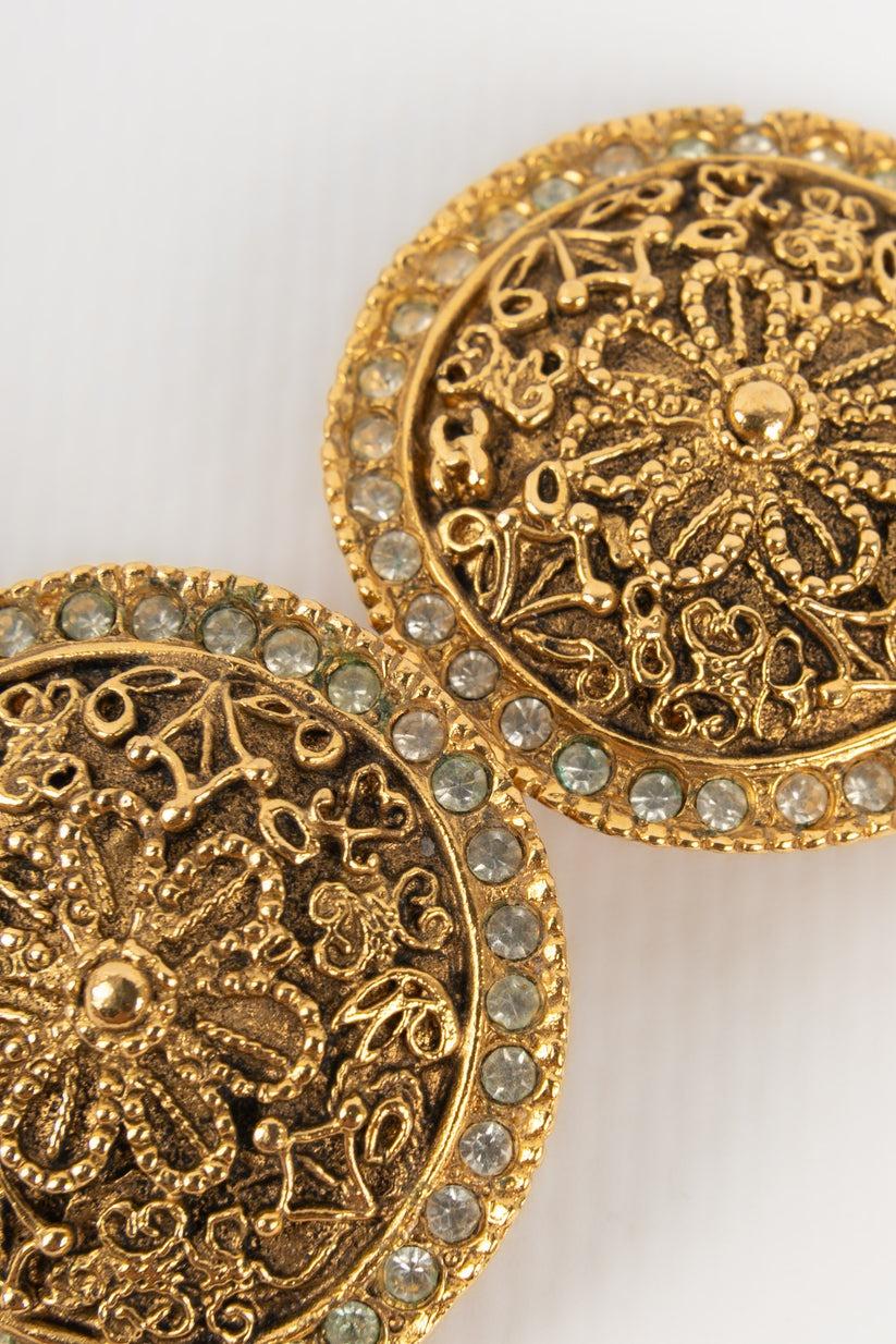 Chanel Clip-on Golden Metal Earrings For Sale 1