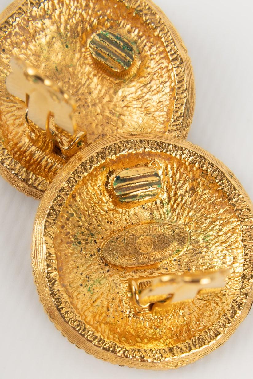 Chanel Clip-on Golden Metal Earrings For Sale 2