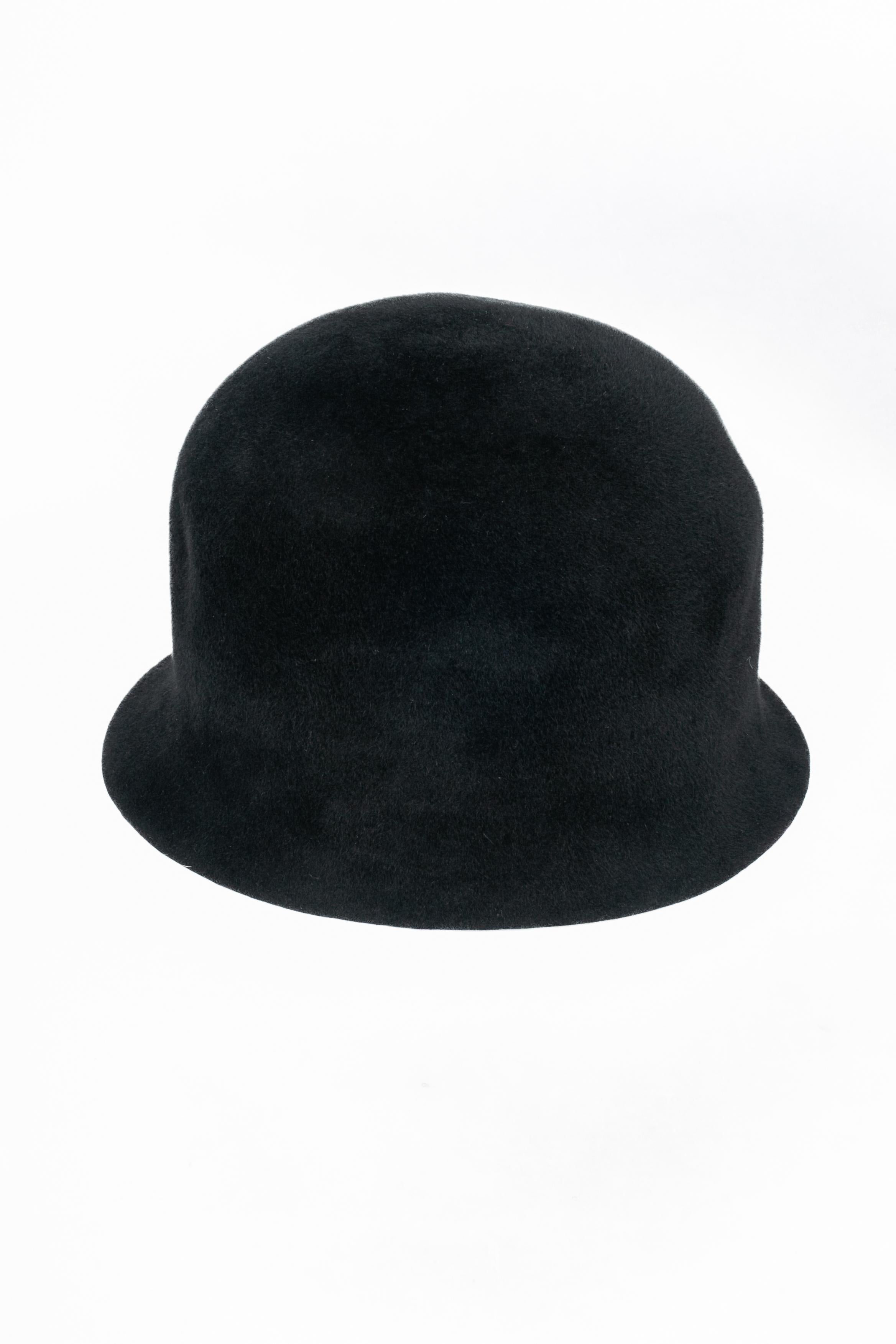 Nero Cappello a cloche Chanel in vendita