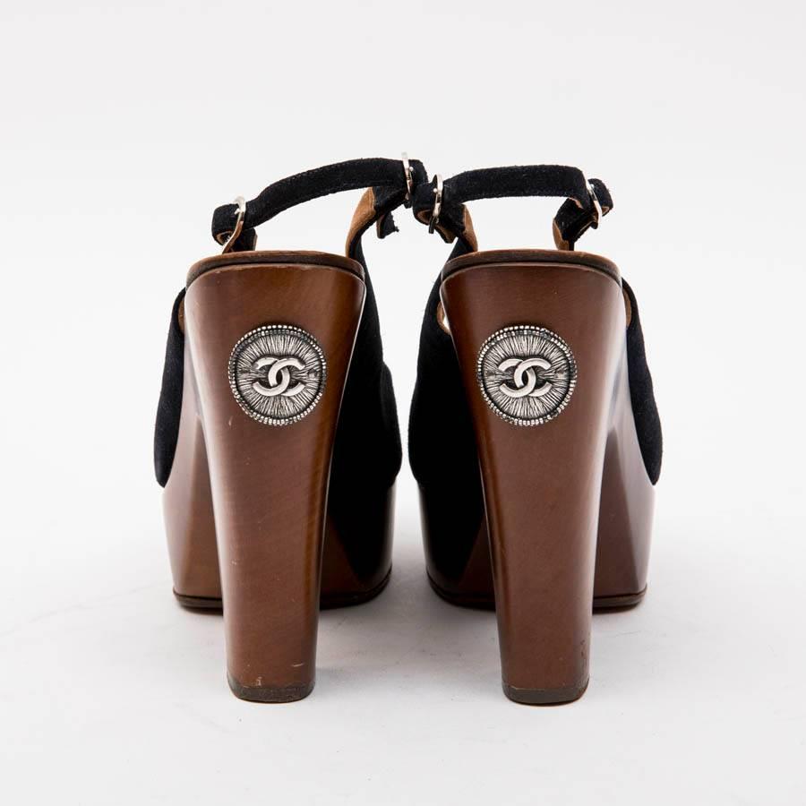 Black CHANEL Clogs Mules in Wood and Navy Velvet Calfskin Size 39.5FR