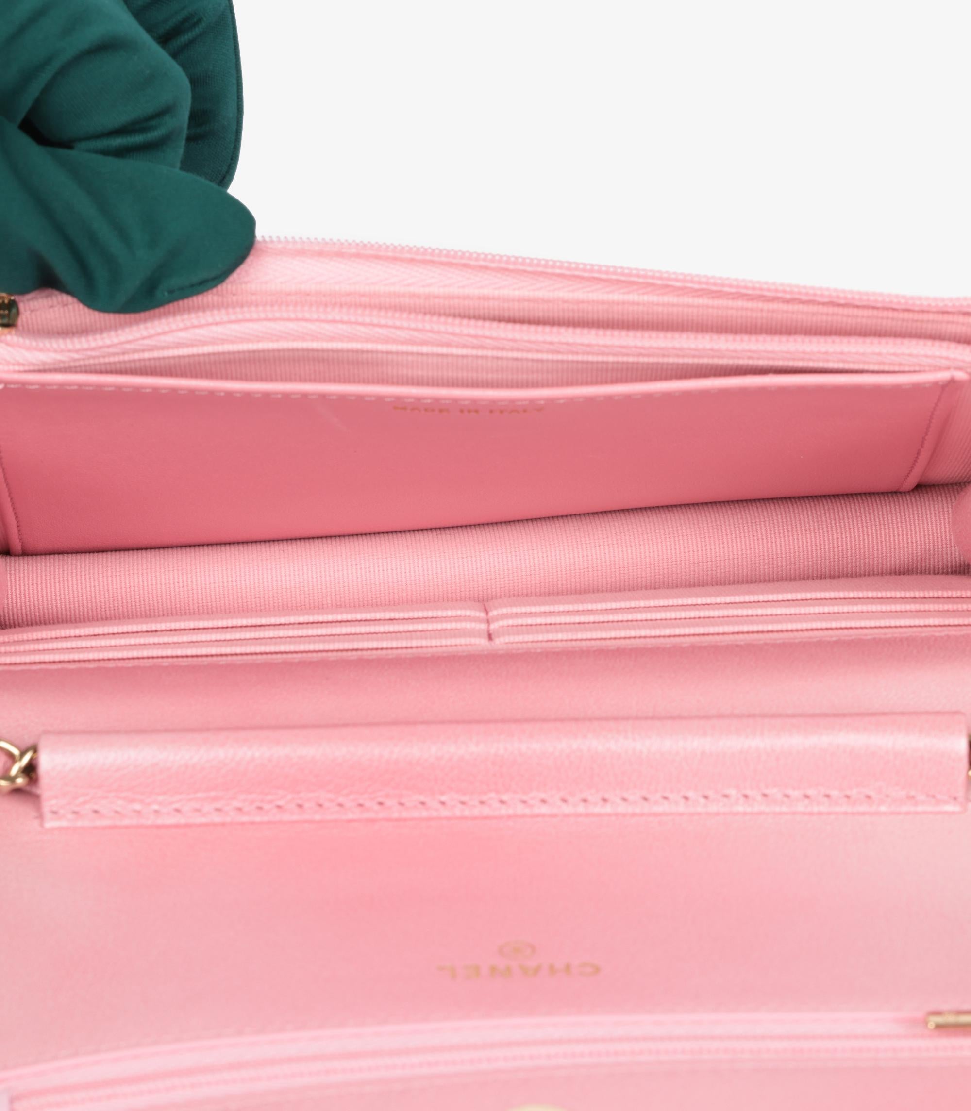 Chanel Rosa Nuvoloso Iridescente Trapuntato in Pelle di Capra Portafoglio a Portafoglio WOC 3