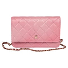 Chanel Portefeuille en cuir de chèvre matelassé rose irisé WOC