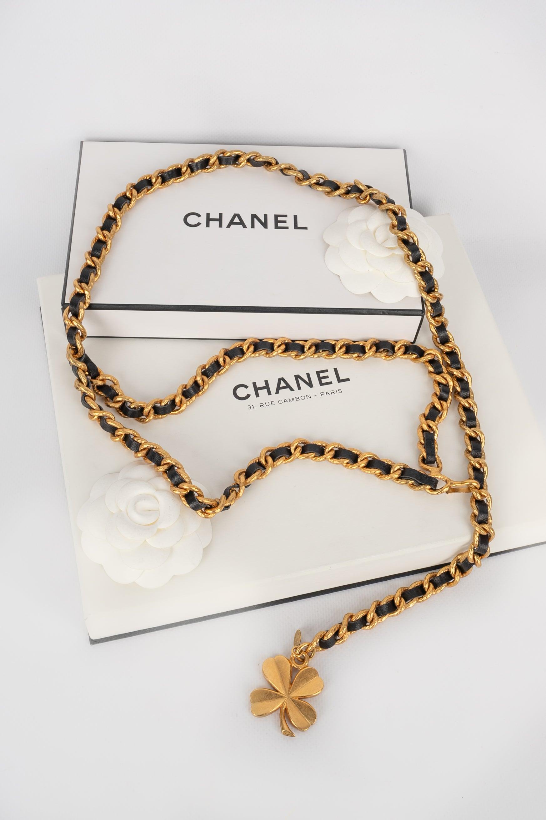 Chanel Kleeblattgürtel mit schwarzem Leder im Angebot 3