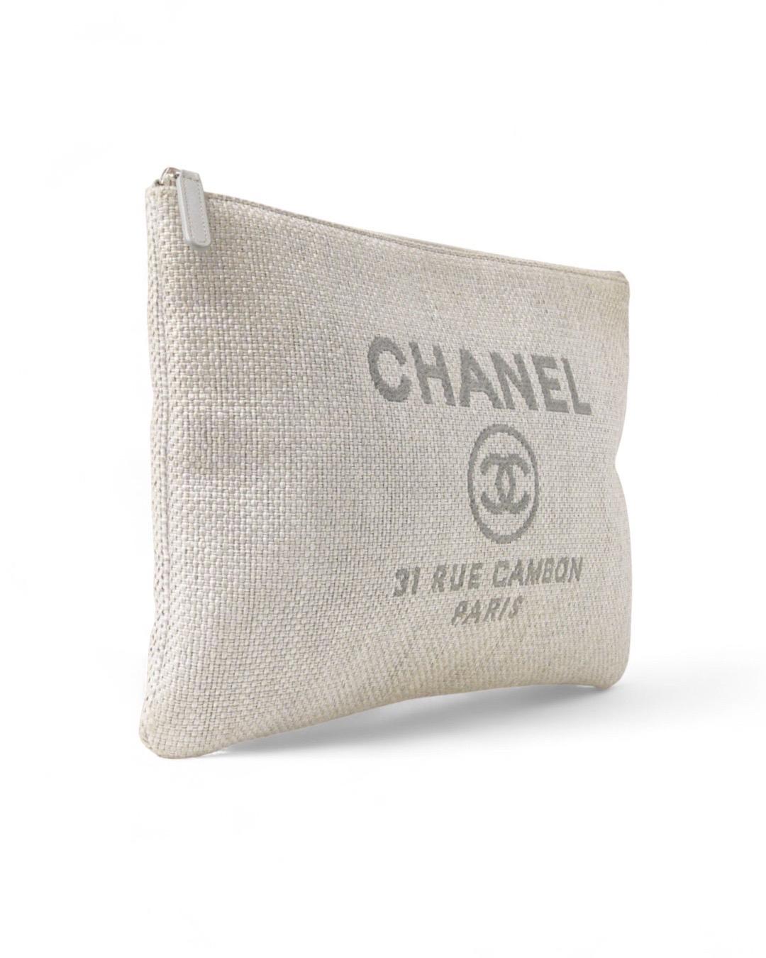 Grigio Chanel Clutch Deauville Medium Grigia in vendita