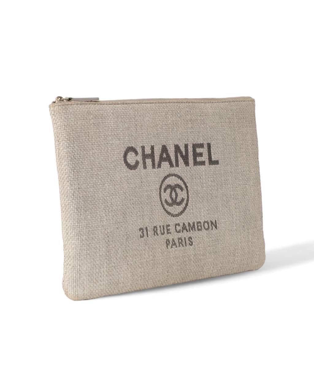 Beige Chanel Clutch Deauville MM Grigia For Sale