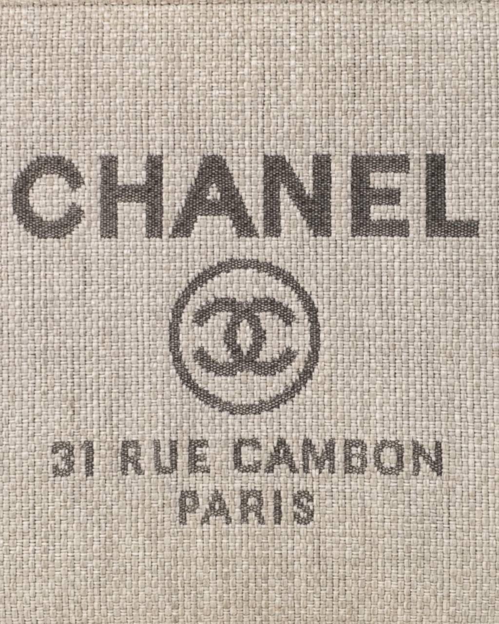 Chanel Clutch Deauville MM Grigia For Sale 3