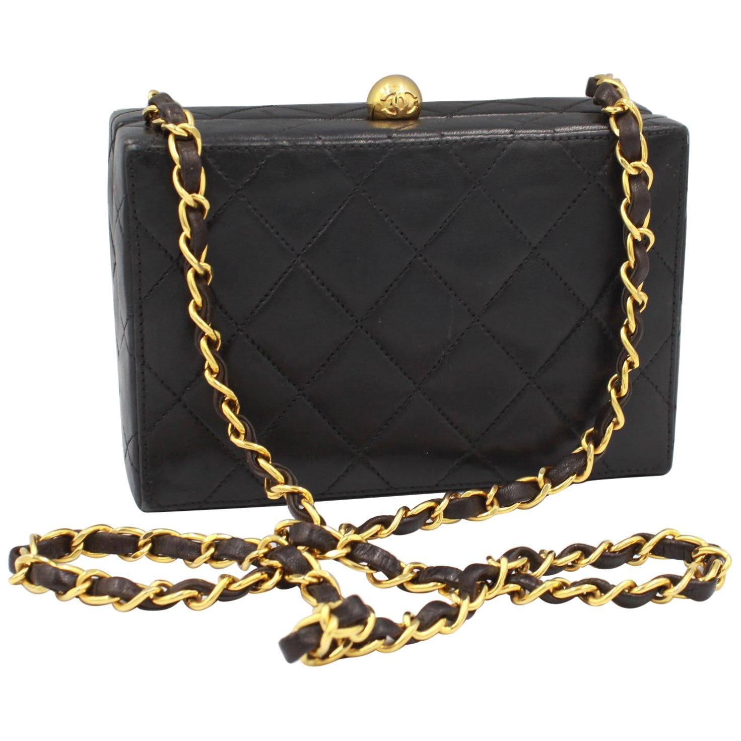 Chanel clutch shoulder bag in black leather