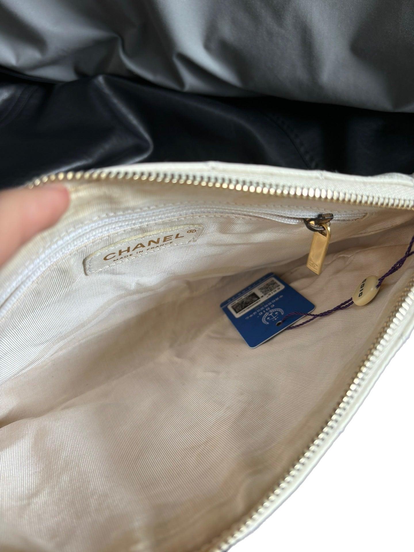 Chanel Clutch Bolso de hombro Piel Caviar Blanco Herrajes Dorados en venta 6
