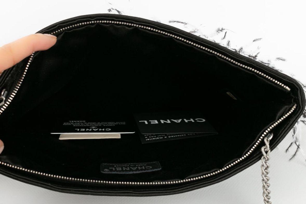 Chanel Clutch Silk Bag in Black and White Feathers, 2011 For Sale 6