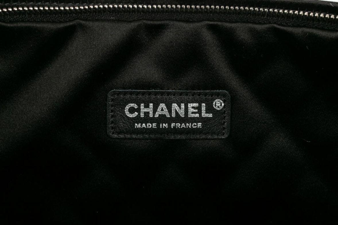 Chanel Clutch Silk Bag in Black and White Feathers, 2011 For Sale 7