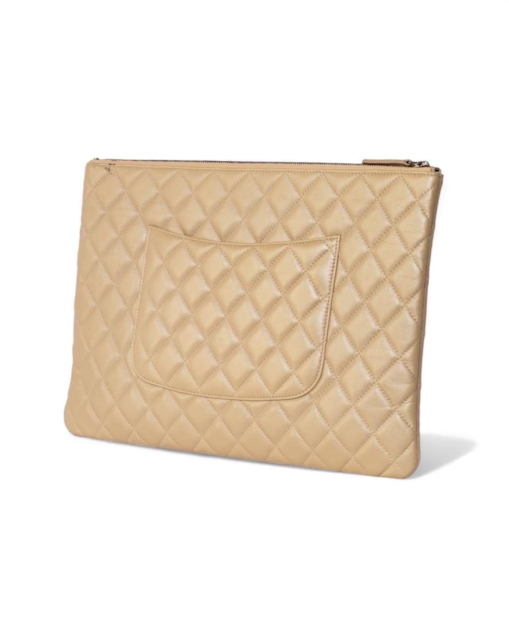 Chanel Clutch Timeless Iridescente Beige im Angebot 1