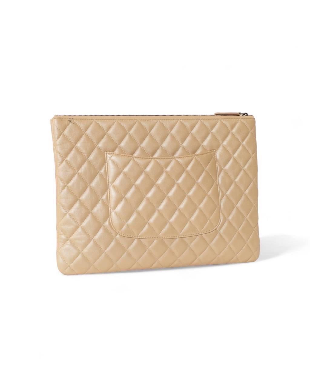 Chanel Clutch Timeless Iridescente Beige im Angebot 2