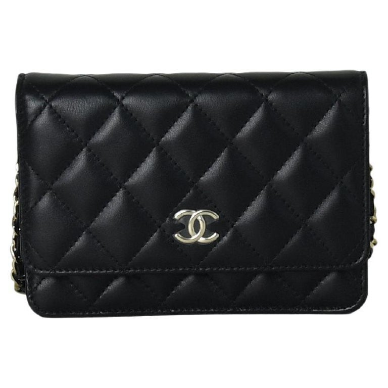 Chanel Chanel Clutch mit Kette Gold Hardware Schwarz im Angebot bei 1stDibs