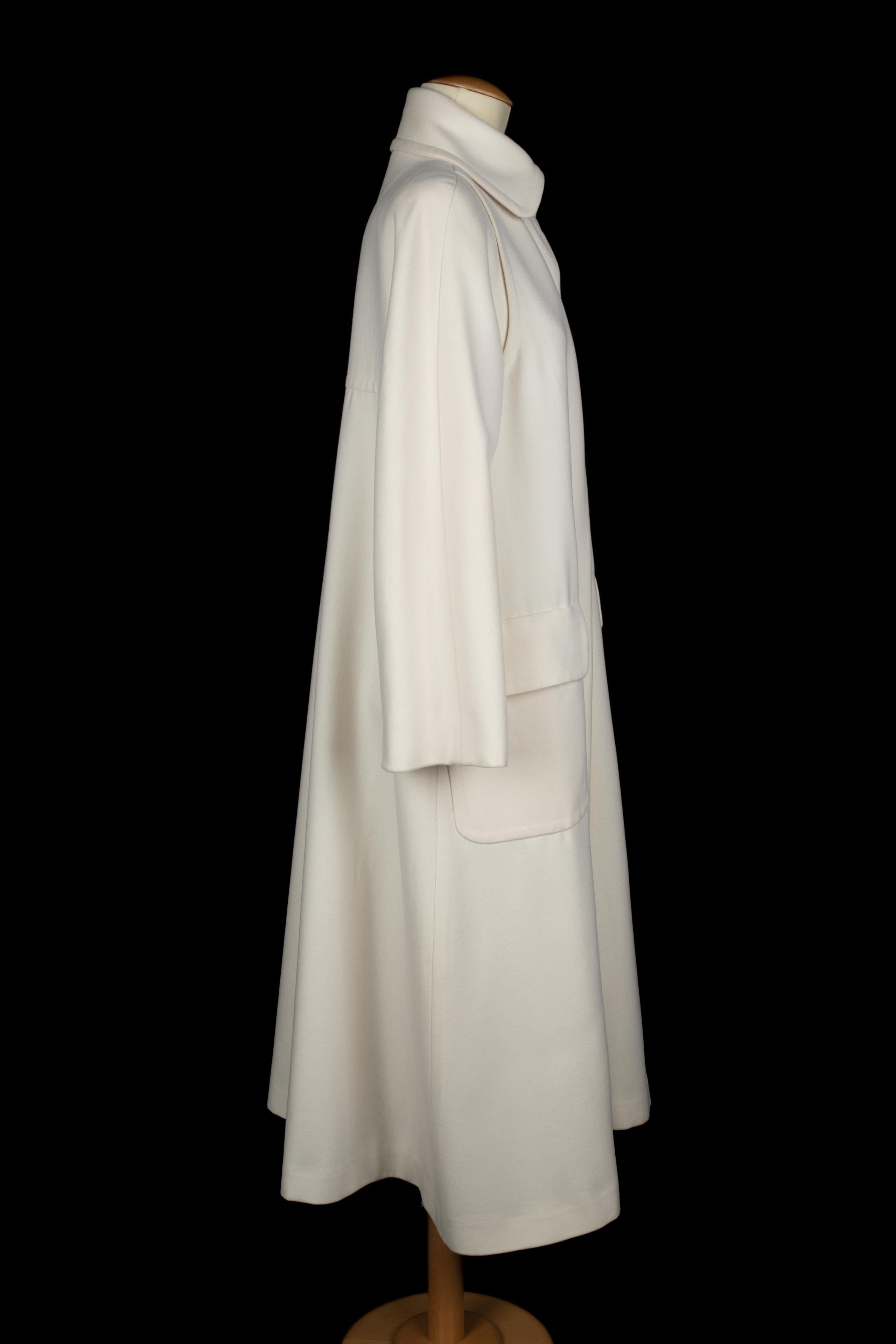 Abrigo Chanel Invierno 2017 en Excelente estado para la venta en SAINT-OUEN-SUR-SEINE, FR