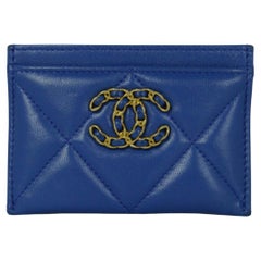 Portacarte Chanel trapuntato in pelle di vitello blu cobalto 19