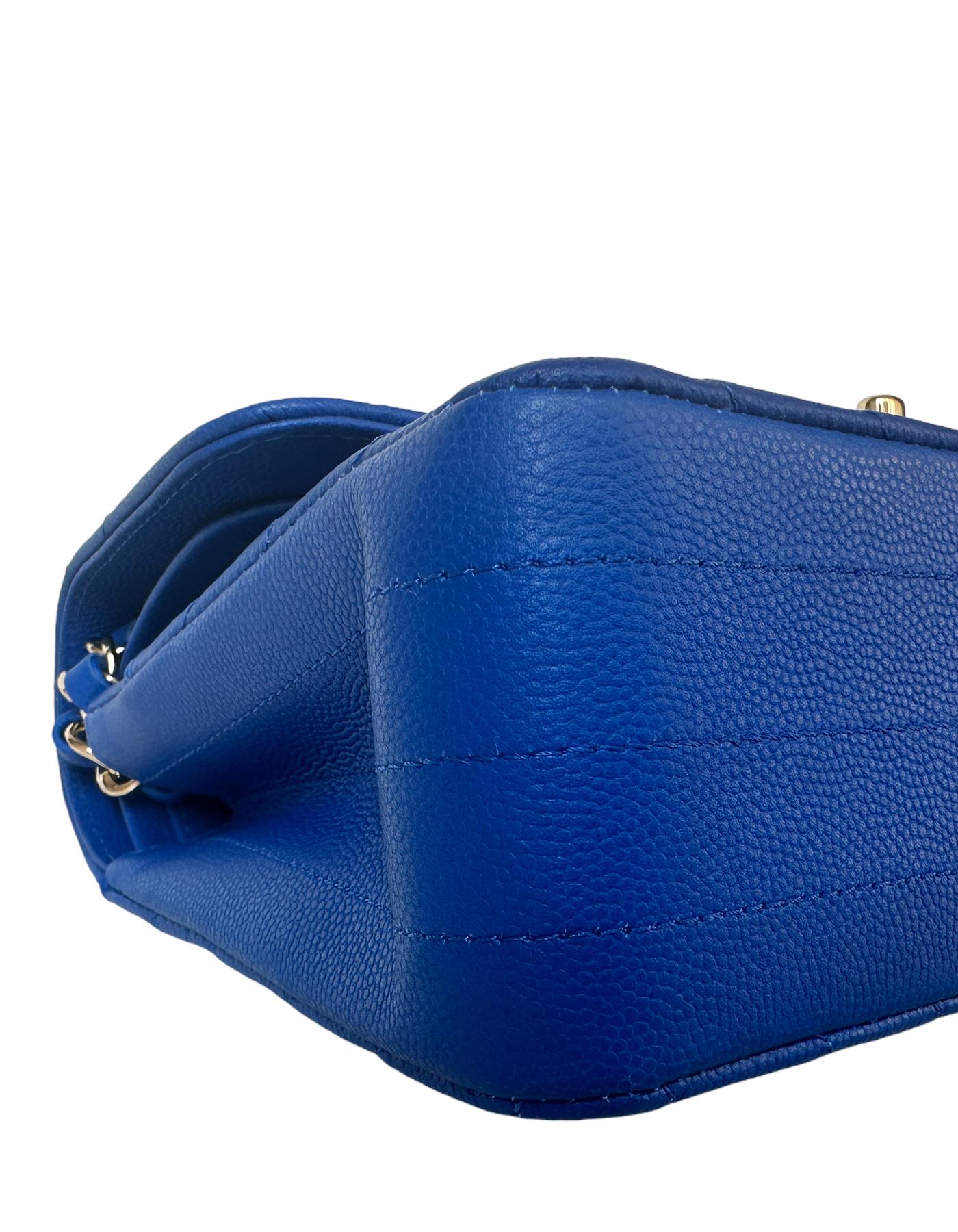Chanel Bleu cobalt Caviar Cuir Chevron Petit sac Classic à double rabat en vente 2