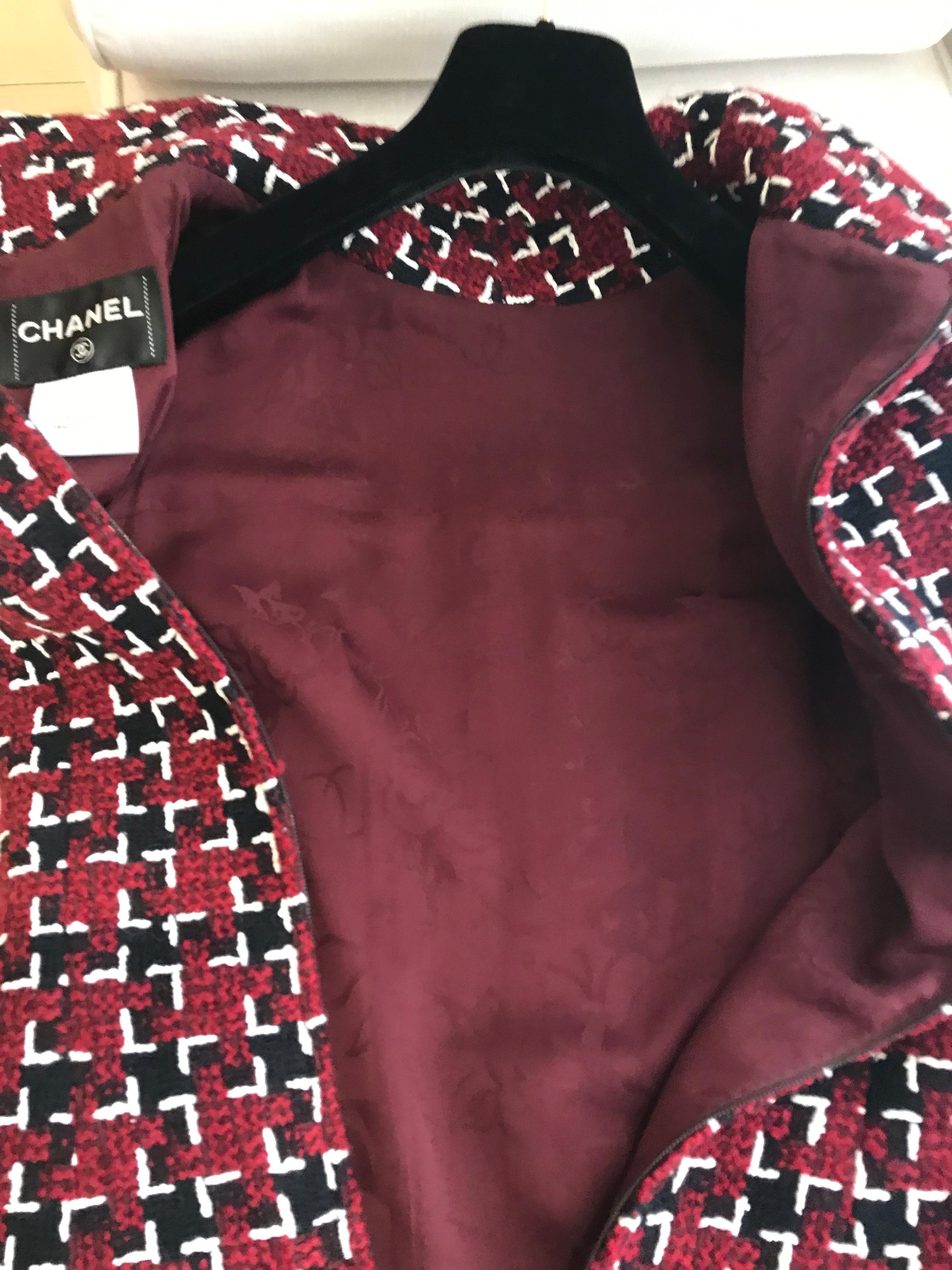 Chanel Cocktail Tweed Dress in Burgundy, Black and White New with tag 7