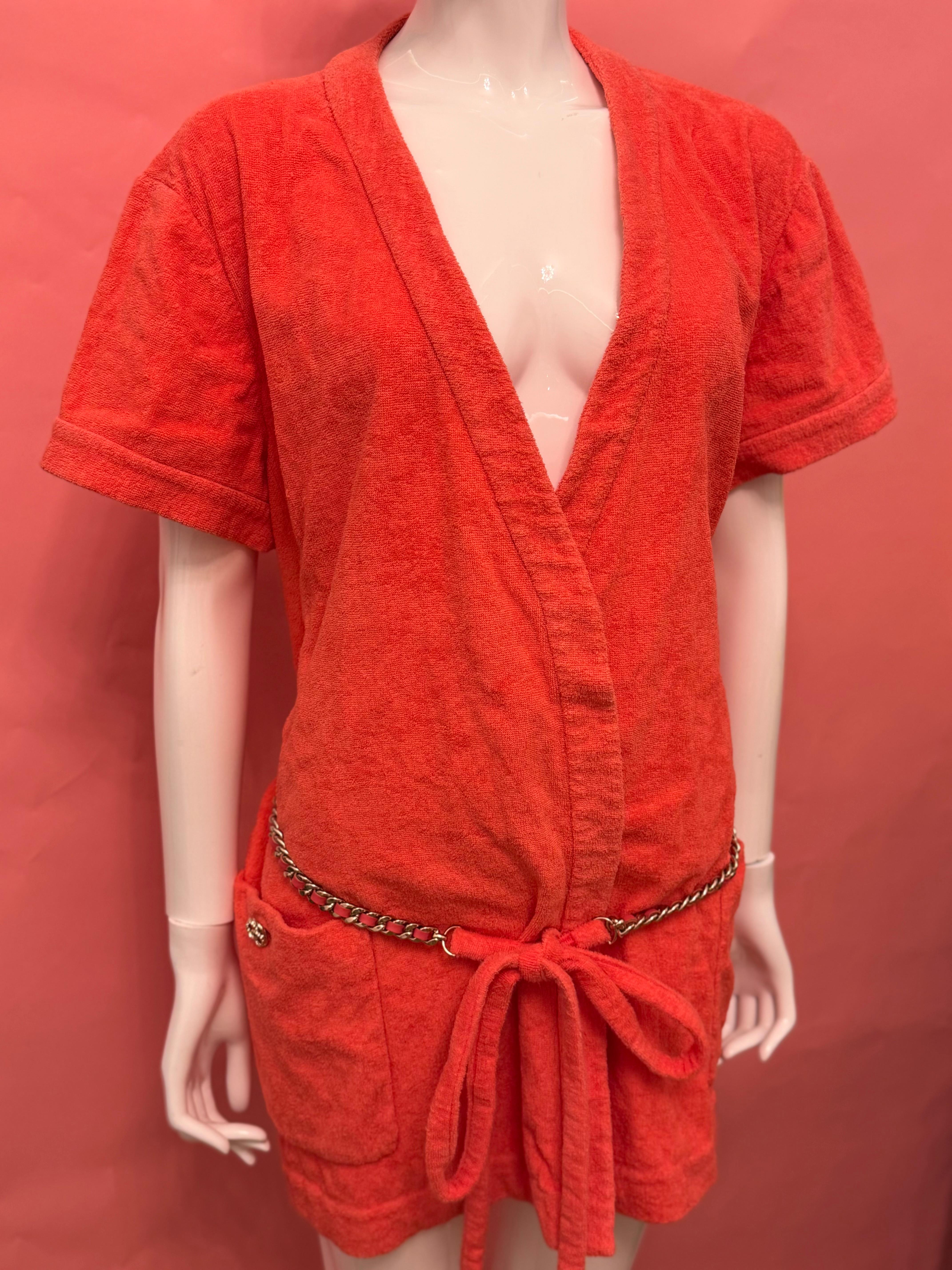 Chanel Coco Beach 2020 Frottee-Bademantel Koralle rosa für Damen oder Herren im Angebot