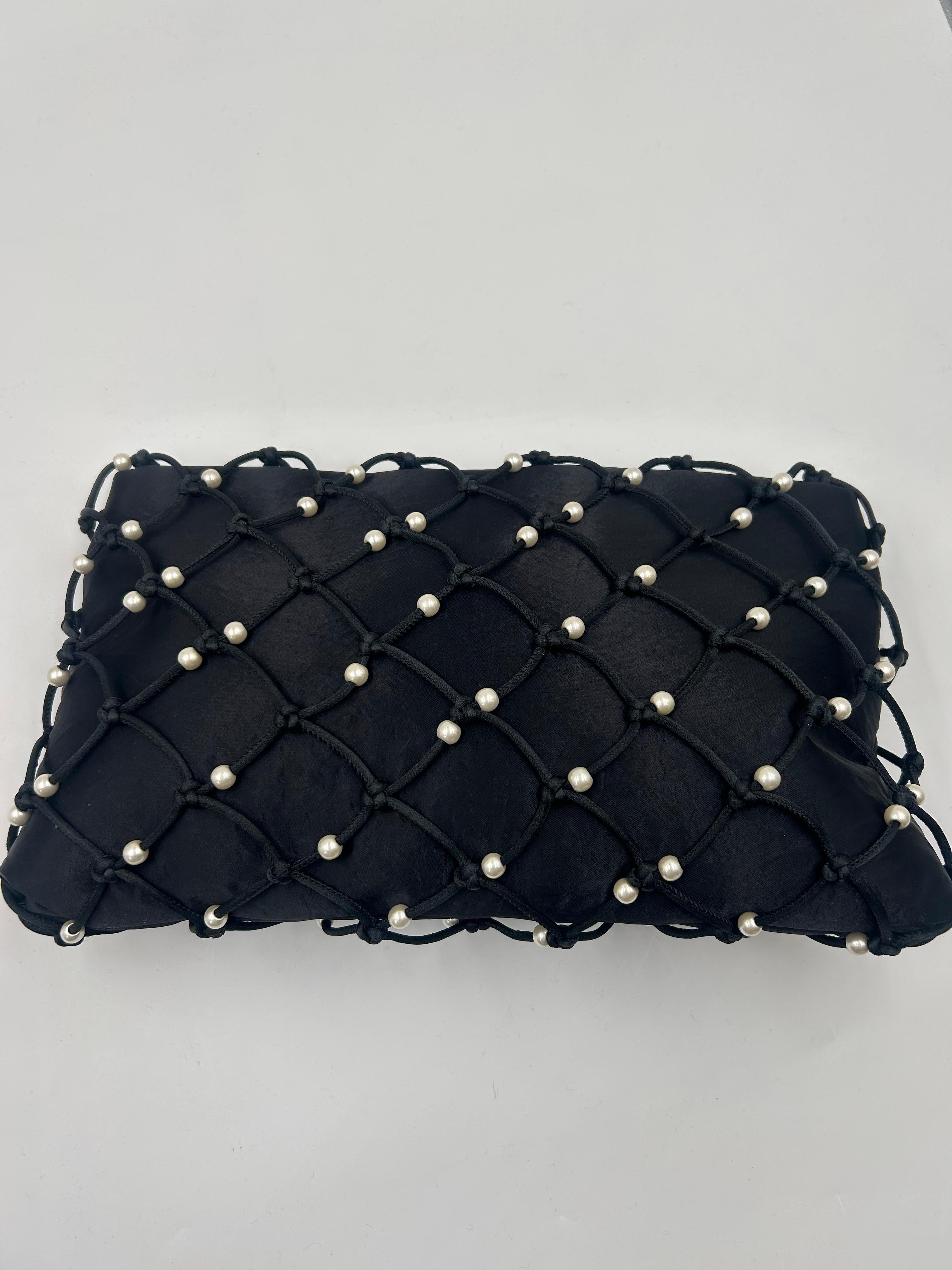 Women's or Men's Chanel Coco Beach Faux-Pearl Net Clutch For Sale