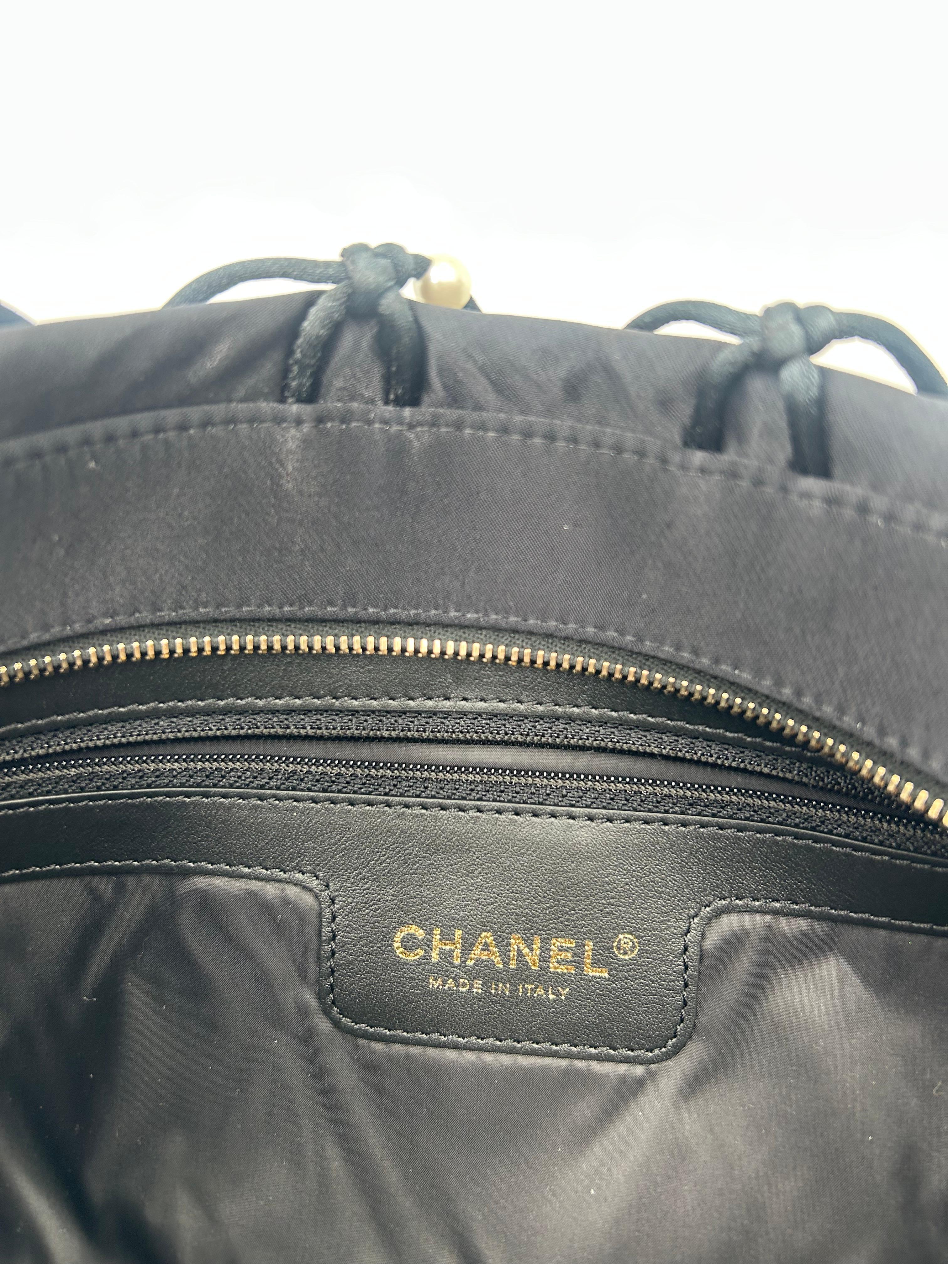 Chanel Coco Beach Faux-Pearl Net Clutch For Sale 4
