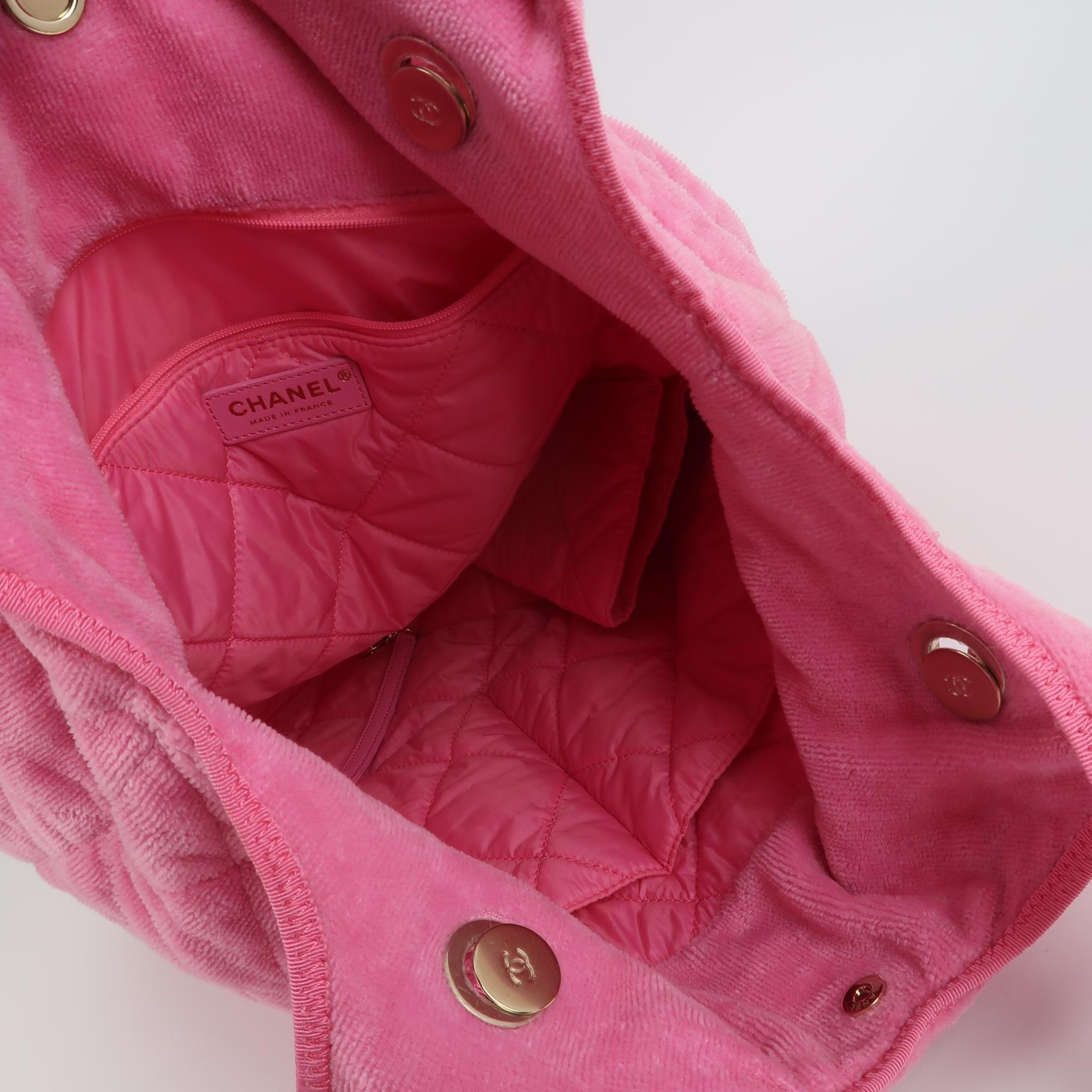 Chanel Coco Strand gesteppte Hobo rosa weichen Stoff 2023 im Angebot 4