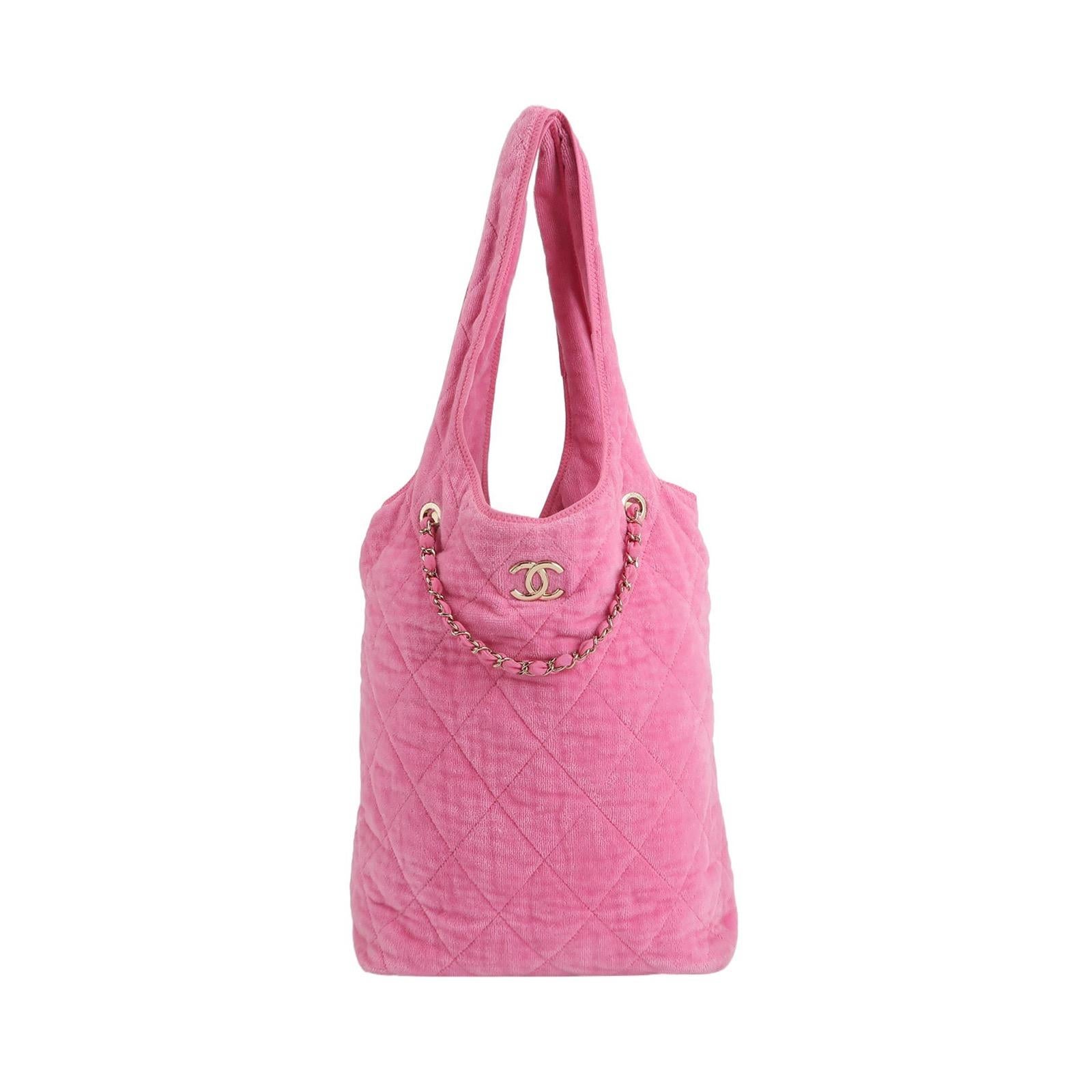 Chanel Coco Strand gesteppte Hobo rosa weichen Stoff 2023 im Angebot