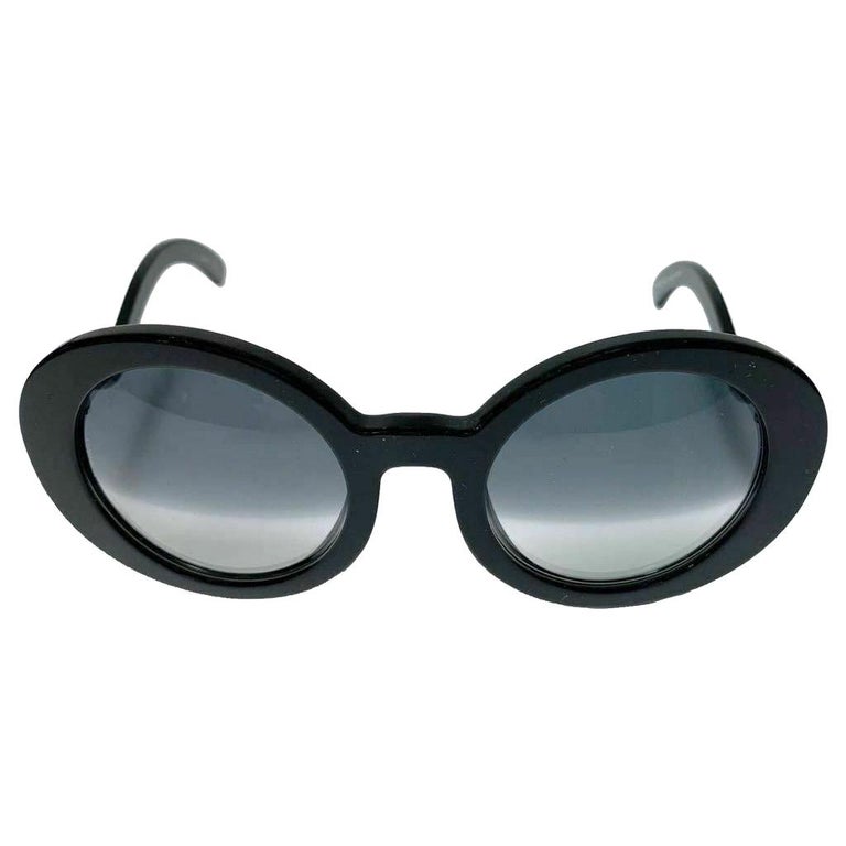 Sunglasses Chanel Black in Plastic - 33584234
