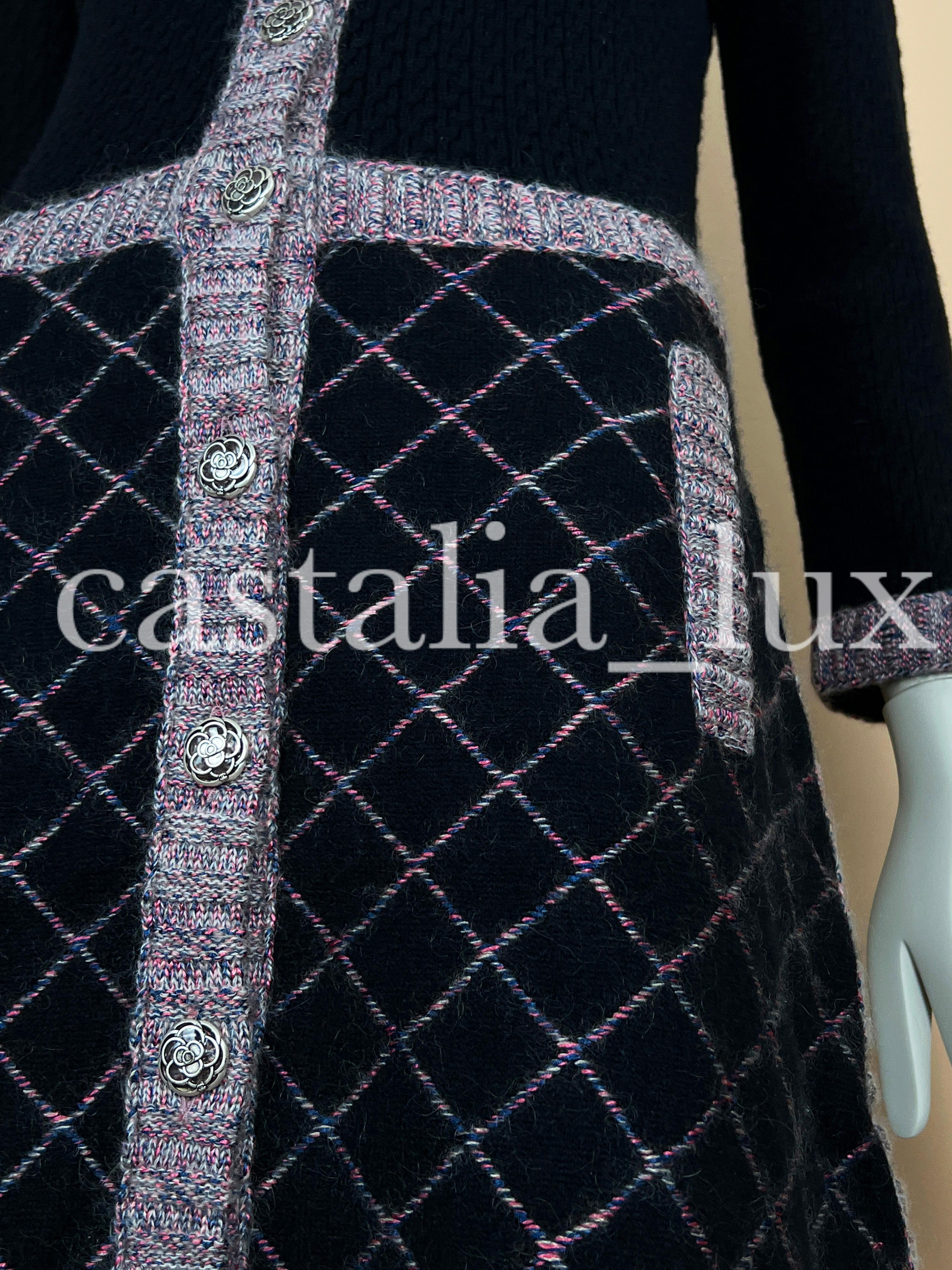 Chanel Coco Brasserie Werbe-Kampagnen-Jackenkleid aus Messing im Angebot 5