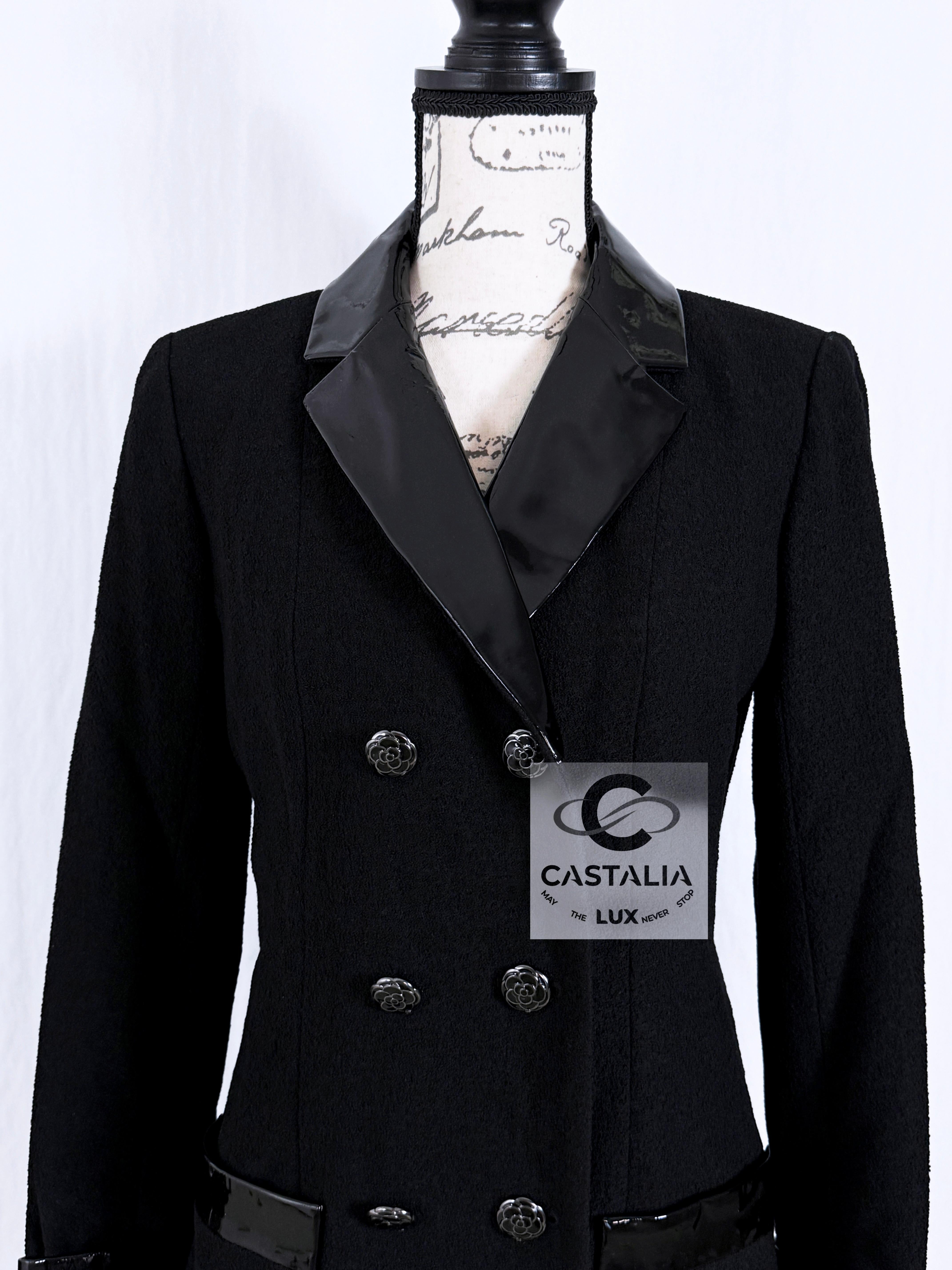 Chaqueta Chanel Coco Chanel de tweed negro con botones de camelia CC 38 FR en venta 1