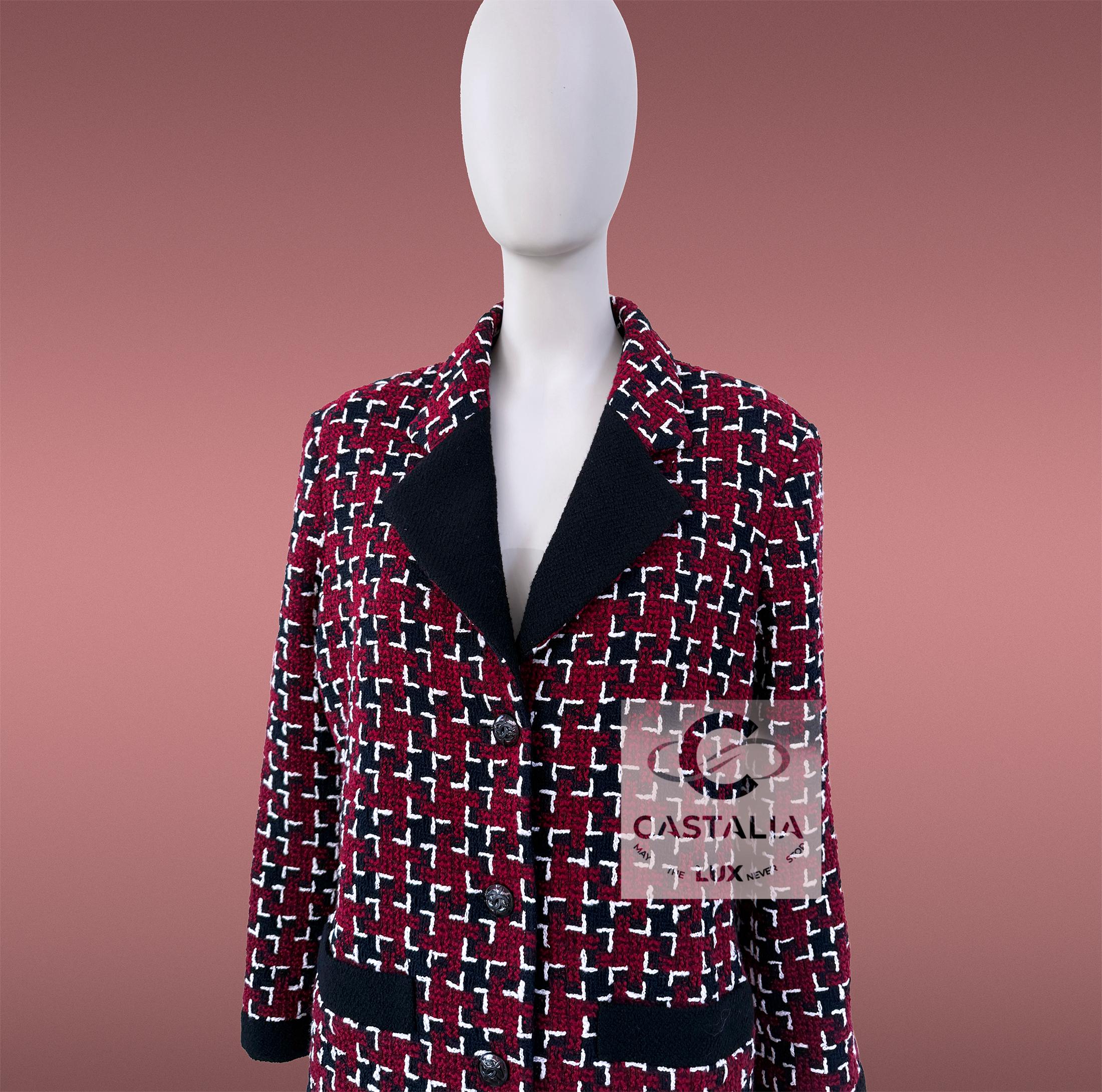 Chanel Coco Brasserie New Burgundy Tweed Jacket 42 FR en vente 5