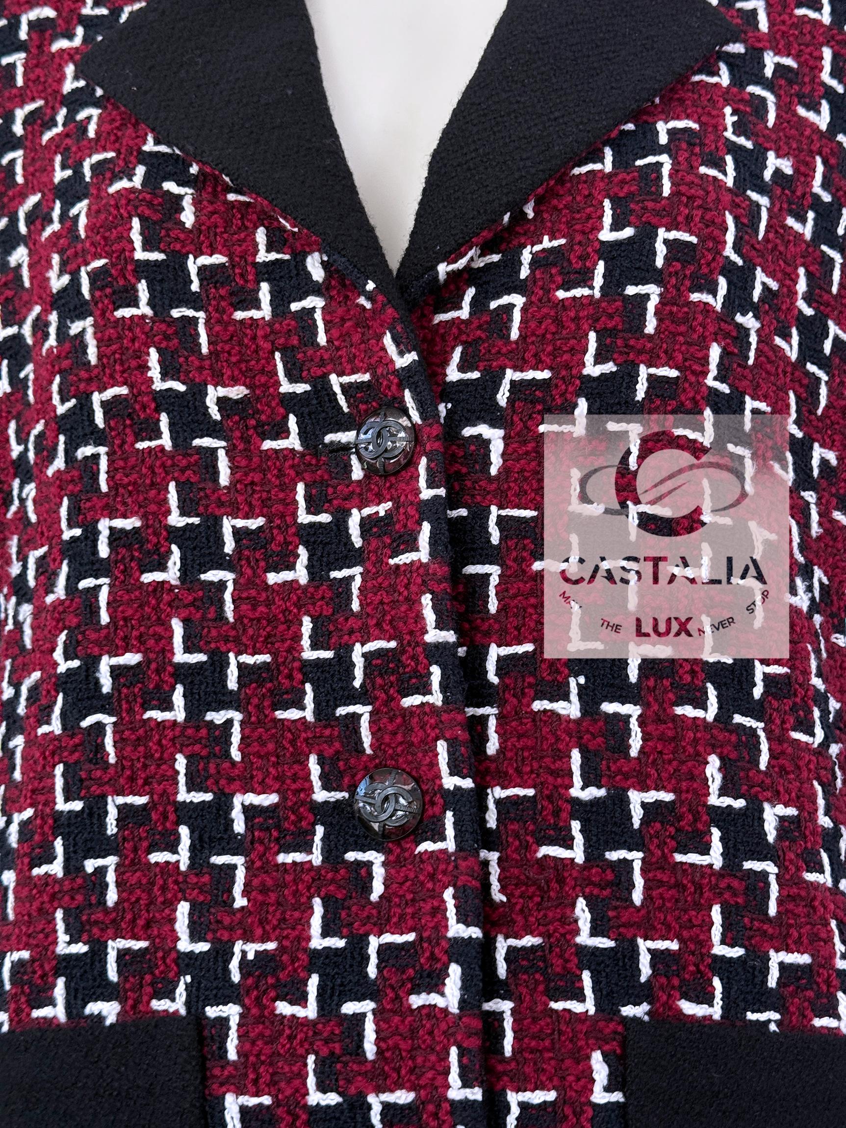 Chanel Coco Brasserie New Burgundy Tweed Jacket 42 FR en vente 6