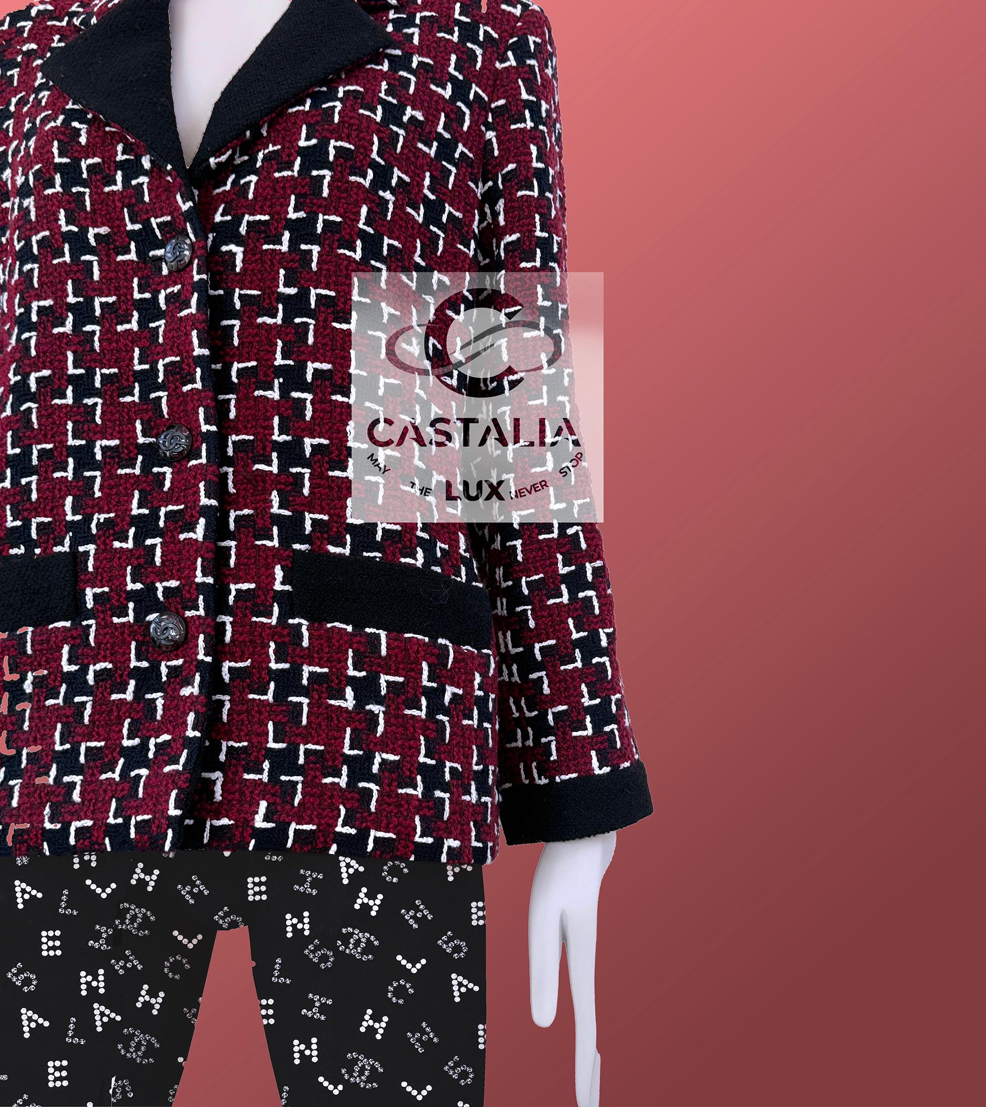 Chanel Coco Brasserie Nuova Giacca in Tweed Borgogna 42 FR in vendita 8