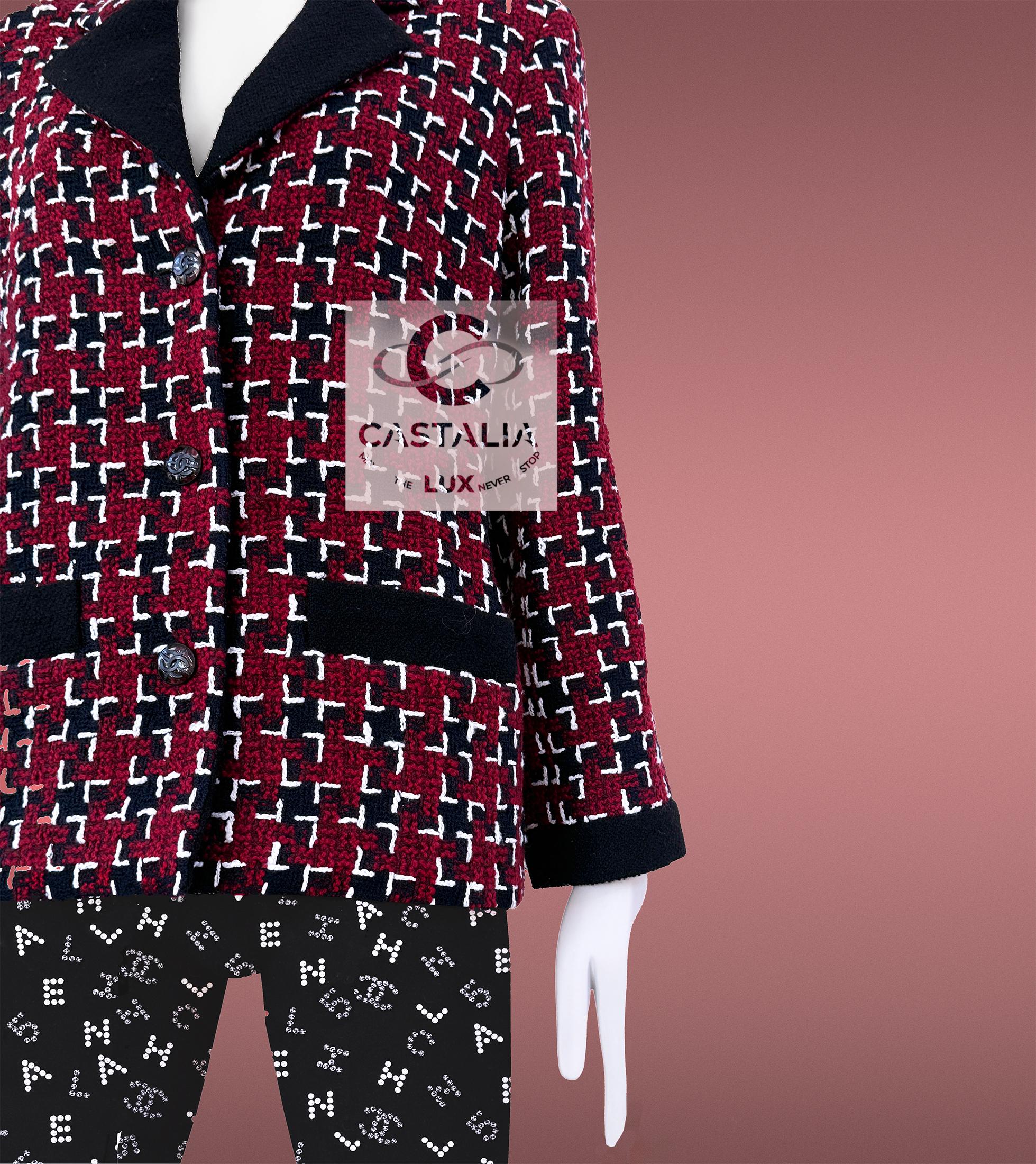Chanel Coco Brasserie New Burgundy Tweed Jacket 42 FR en vente 8
