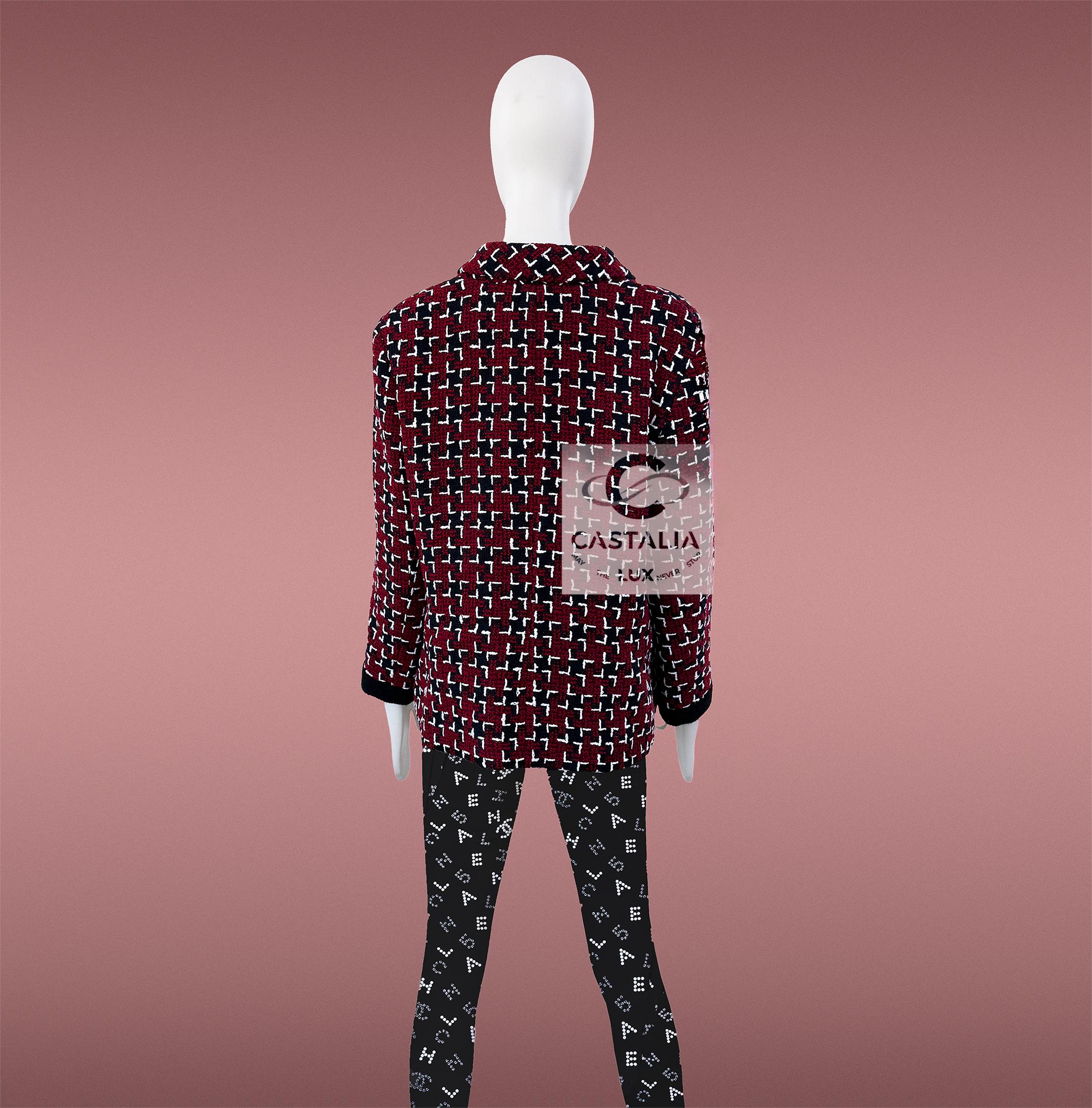 Chanel Coco Brasserie New Burgundy Tweed Jacket 42 FR en vente 11