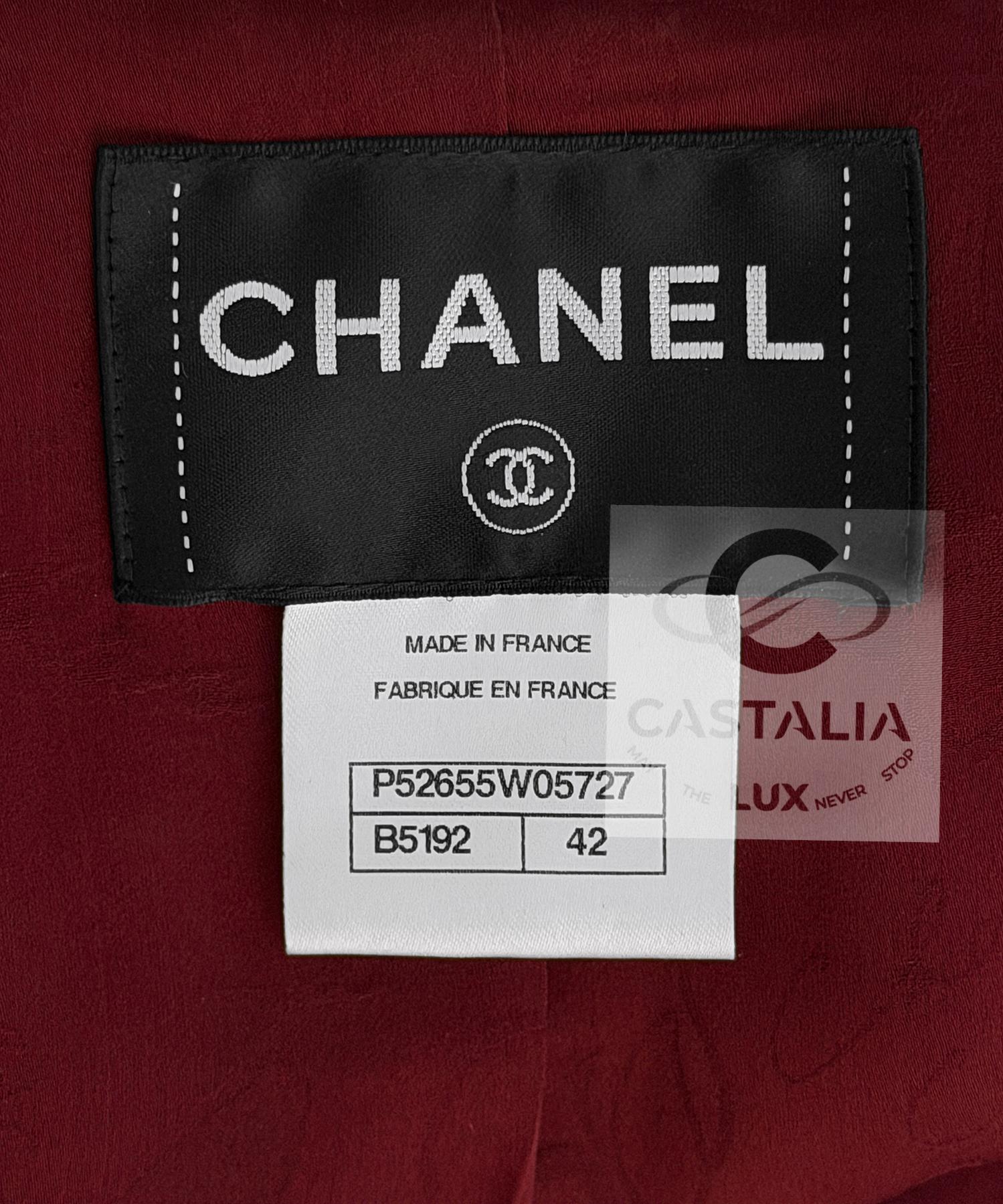 CHANEL Coco Chanel Brasserie Nueva Chaqueta de tweed burdeos 42 FR en venta 11