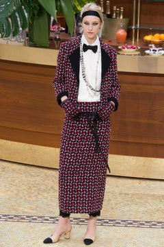 Chanel Coco Brasserie New Burgundy Tweed Jacket 42 FR