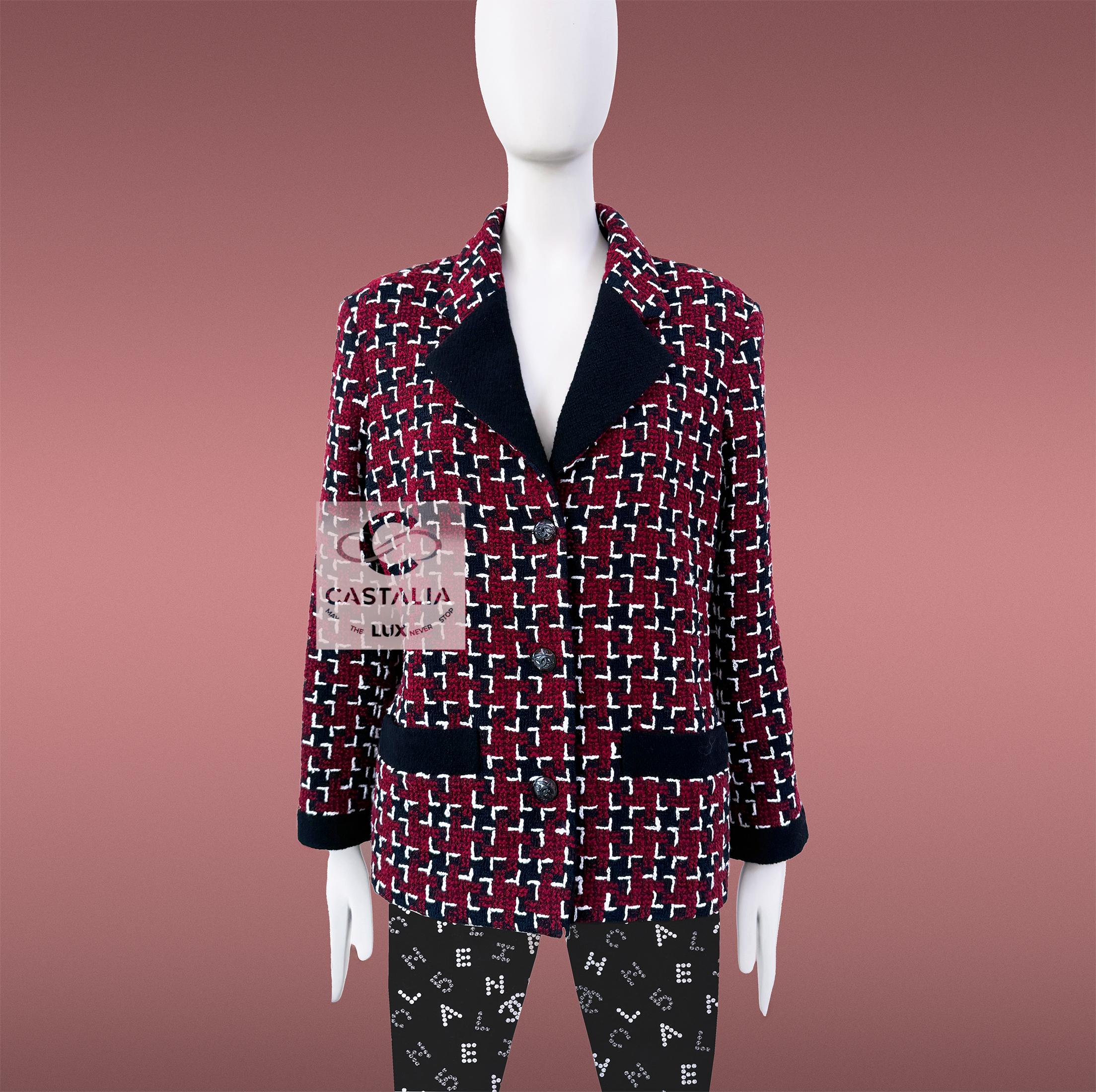 Chanel Coco Brasserie New Burgundy Tweed Jacket 42 FR en vente 4