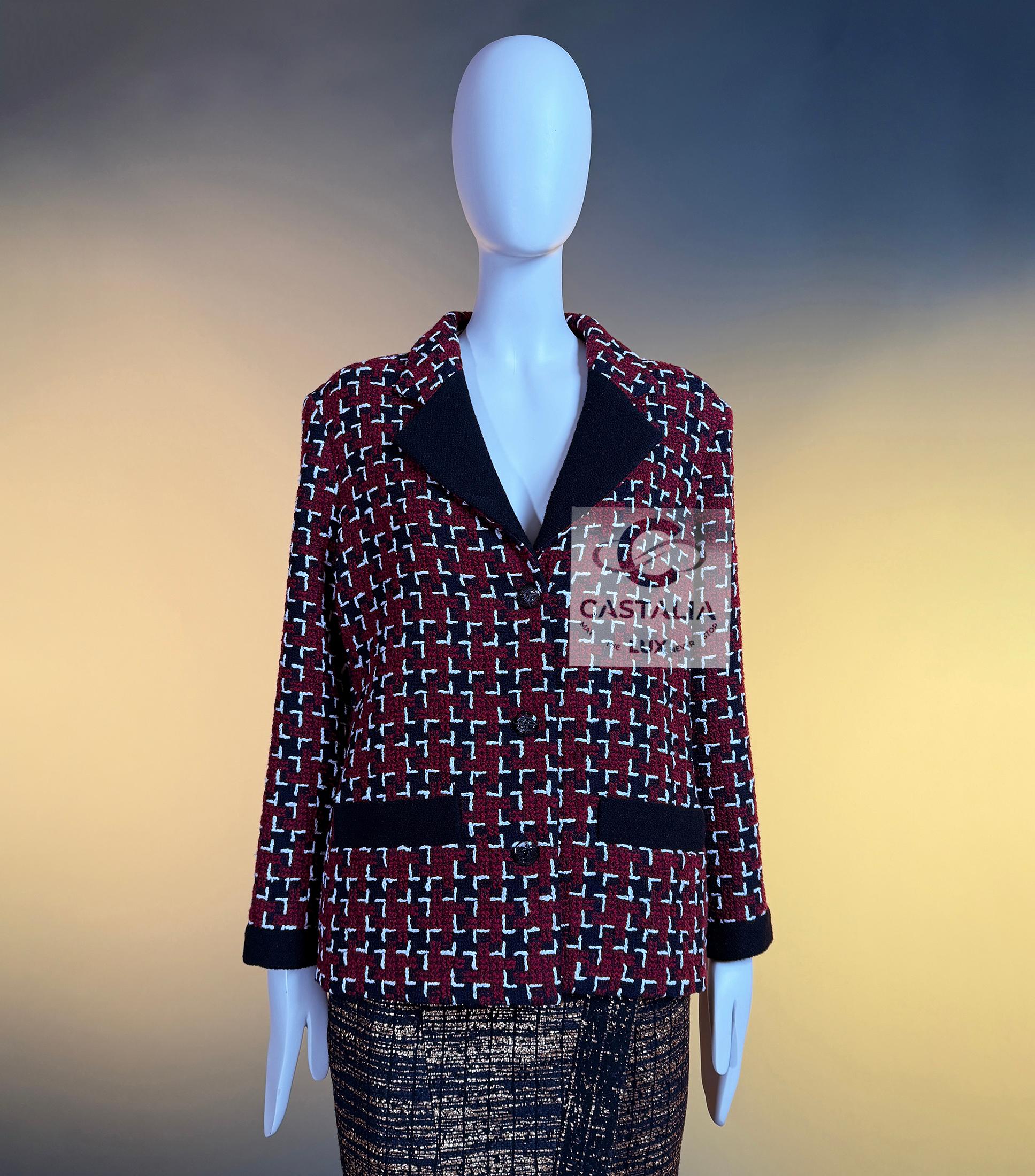 CHANEL Coco Chanel Brasserie Nueva Chaqueta de tweed burdeos 42 FR en venta 4