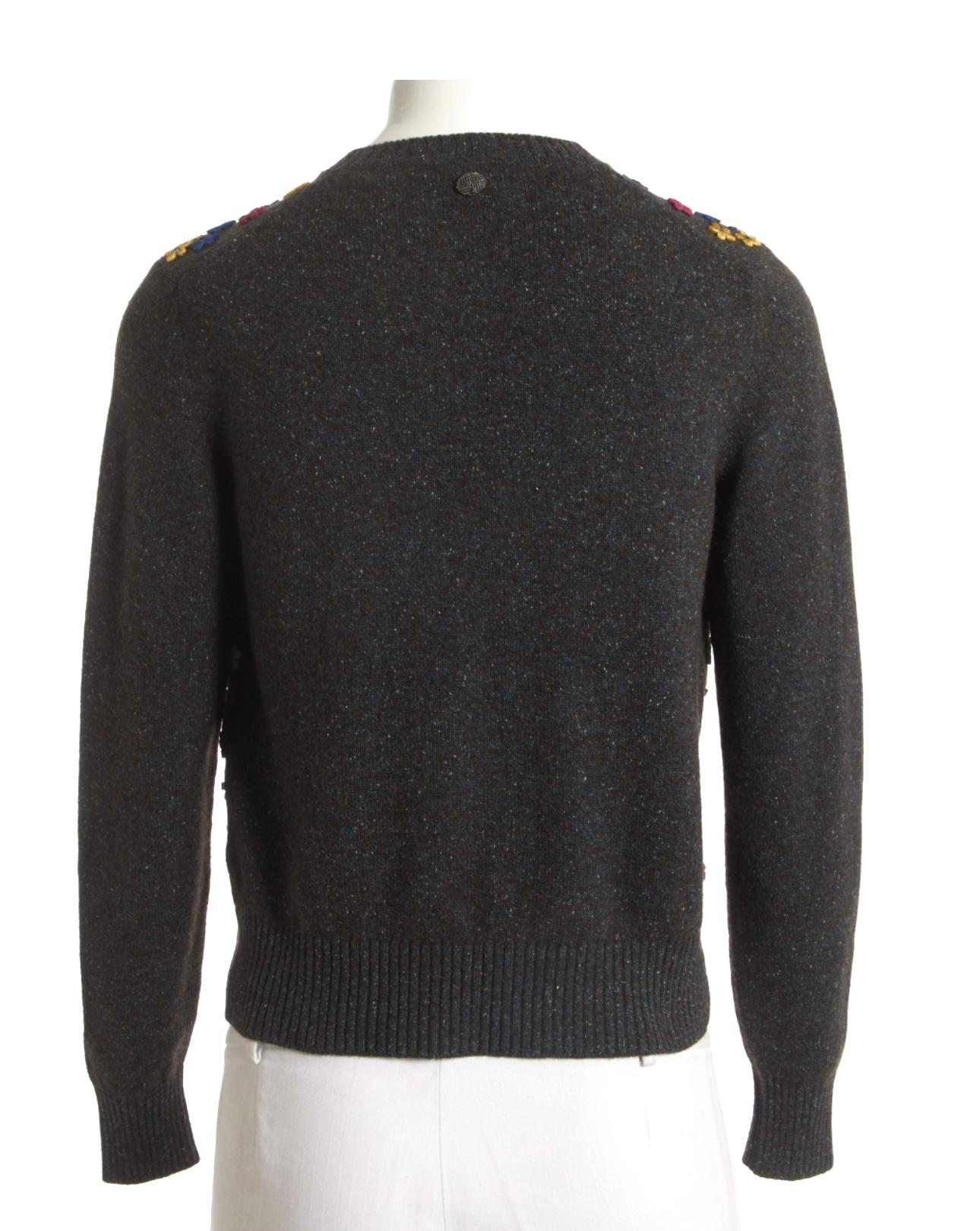 Chanel Coco Brasserie Pullover aus Seidenstrick mit Samt-Kamelienmuster 1