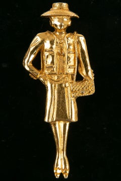 Chanel "Coco" Brooch in Gold Metal