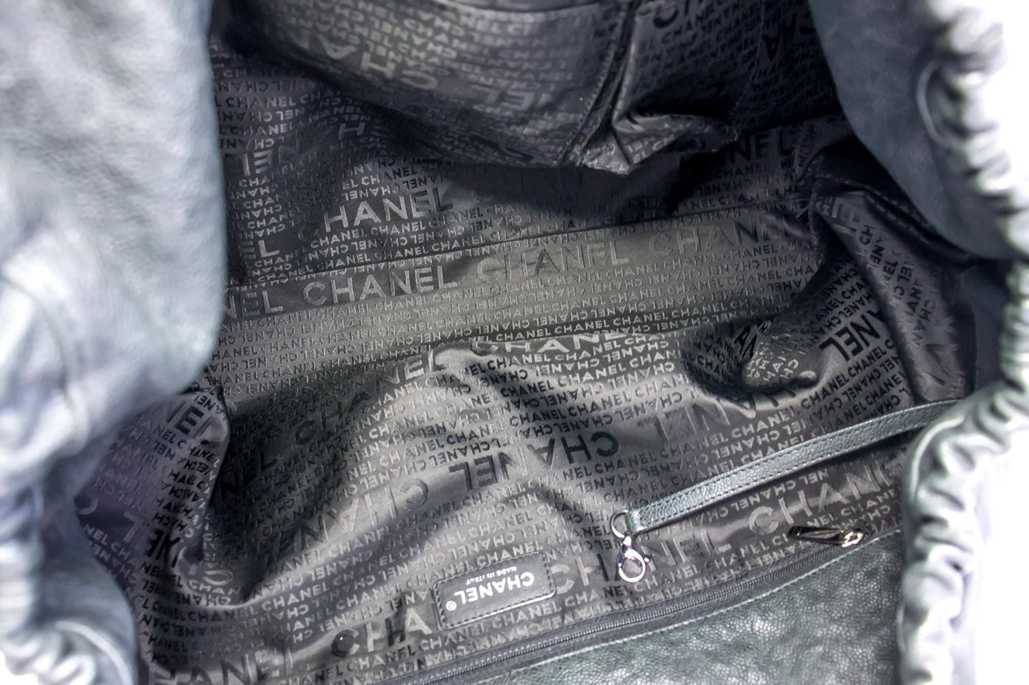 Chanel Coco Cabas Caviar in pelle nera con catena Borsa a tracolla argento in vendita 5